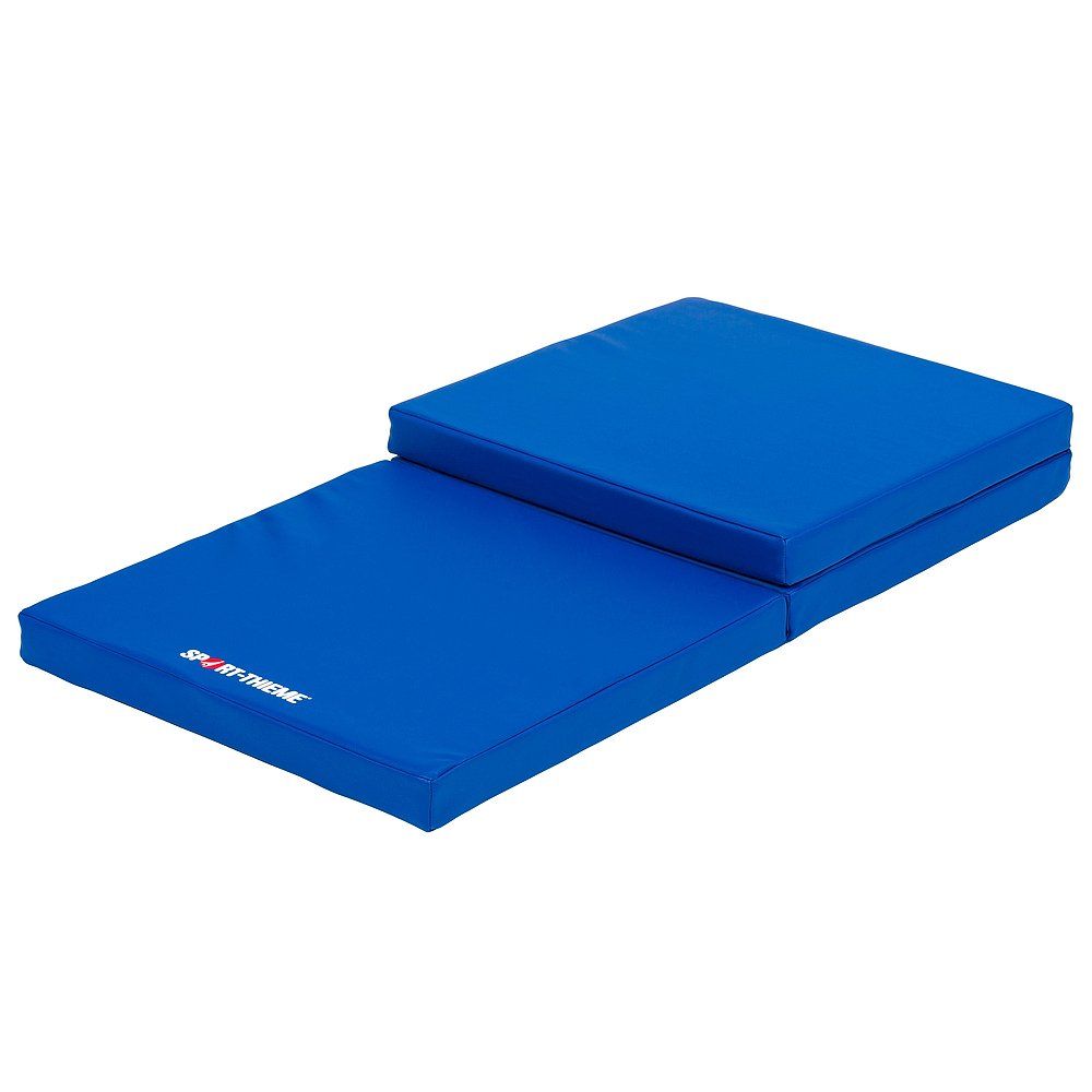 Blaue, faltbare Matte. Ein Teil hochgeklappt. Auf der Matte steht "SPORT-THIEME".