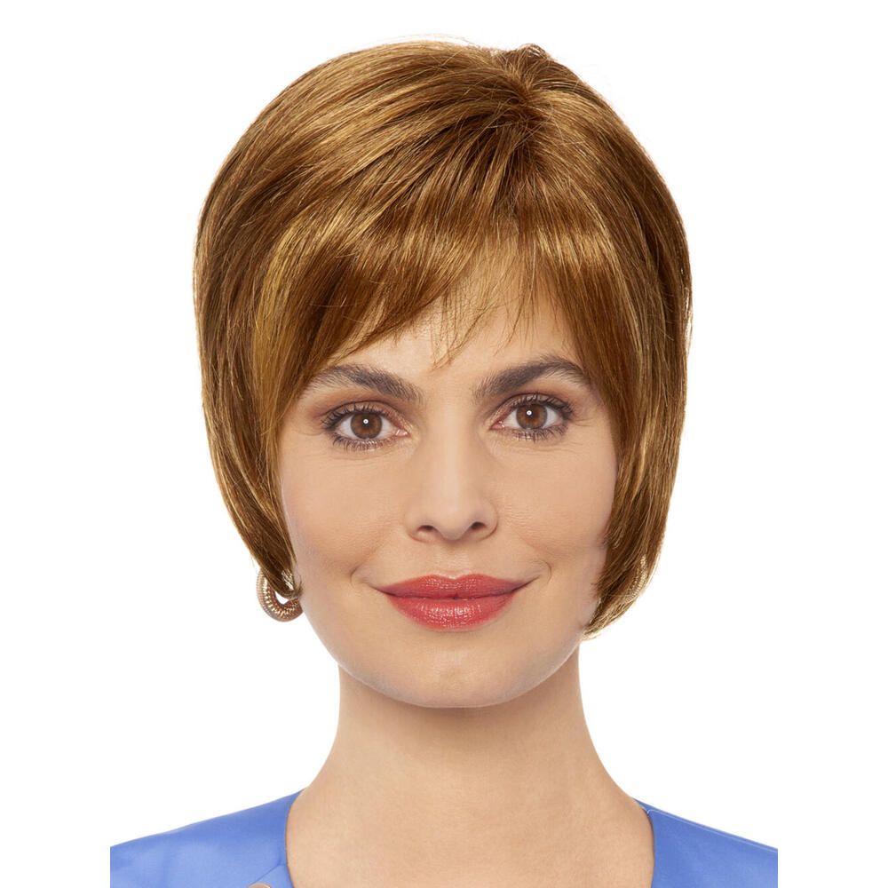 Kurzhaarperücke, goldbraun, mit Pony. Frau mit Perücke, Frontansicht.