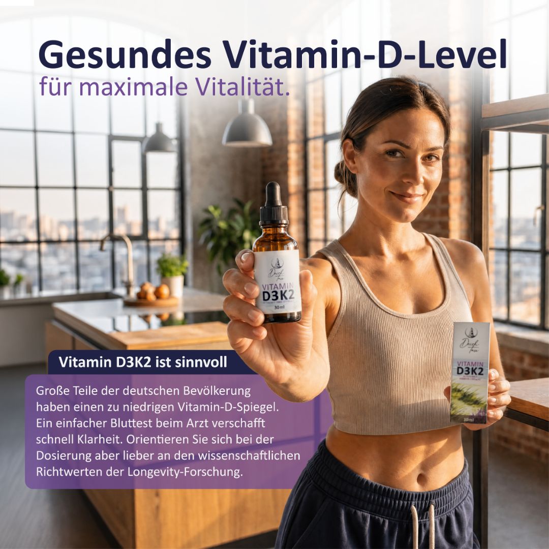 Frau hält Deichtau Vitamin D3 K2 Flasche und Faltschachtel. 30ml.