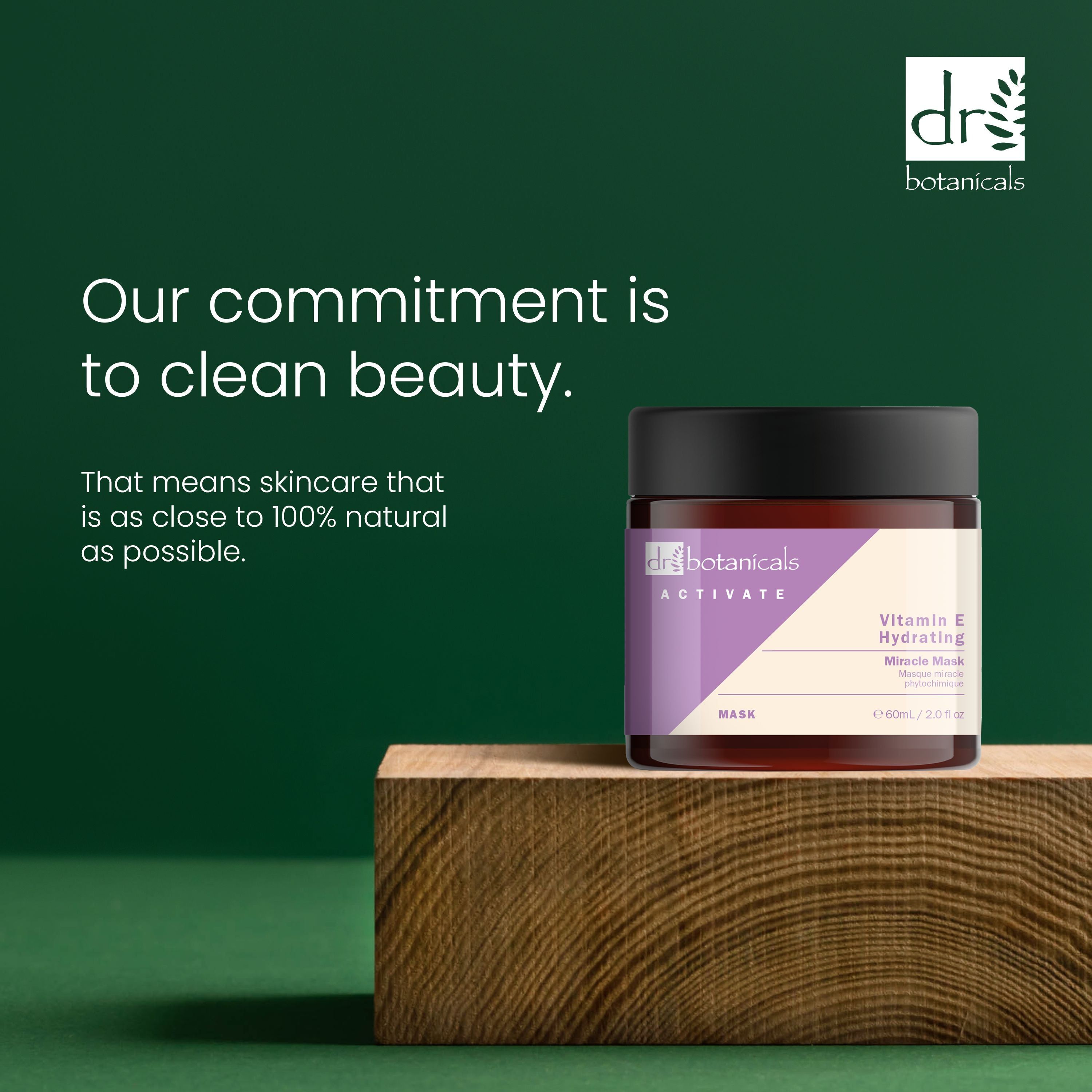 Produkt auf Holzblock. Aufschrift: Dr Botanicals, Activate, Vitamin E Hydrating Miracle Mask. Text: Our commitment is to clean beauty.