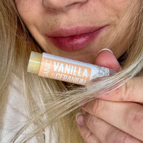 Alteya Organics Lippenbalsam mit Vanille und Muskat