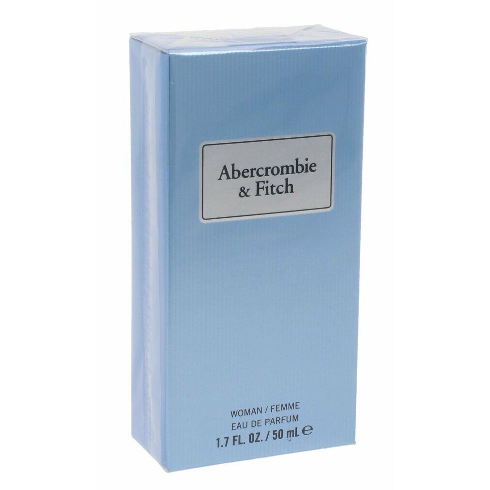 Hellblaue Parfümverpackung. Aufschrift: Abercrombie & Fitch. Text: WOMAN/FEMME, Eau de Parfum, 1.7 FL. OZ./50 ml.