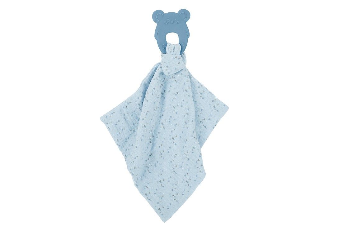 Blaues Schnuffeltuch mit Bärenkopf-Beißring. Quadratisches Tuch mit gepunktetem Muster. Der Beißring hat eine runde Öffnung.