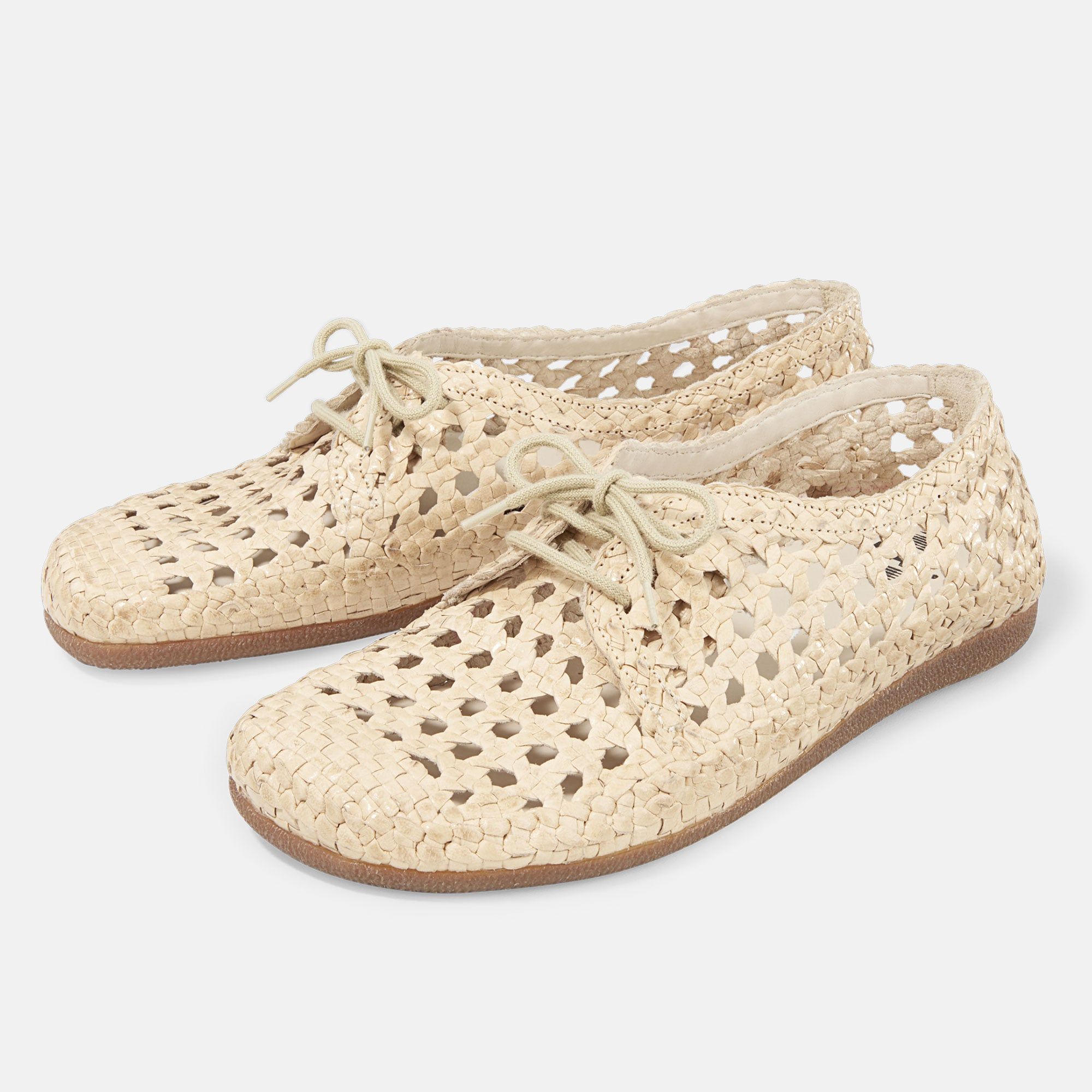 Beige Schnürschuh mit Lochmuster. Flache Sohle, Schnürsenkel. Weite: breit.