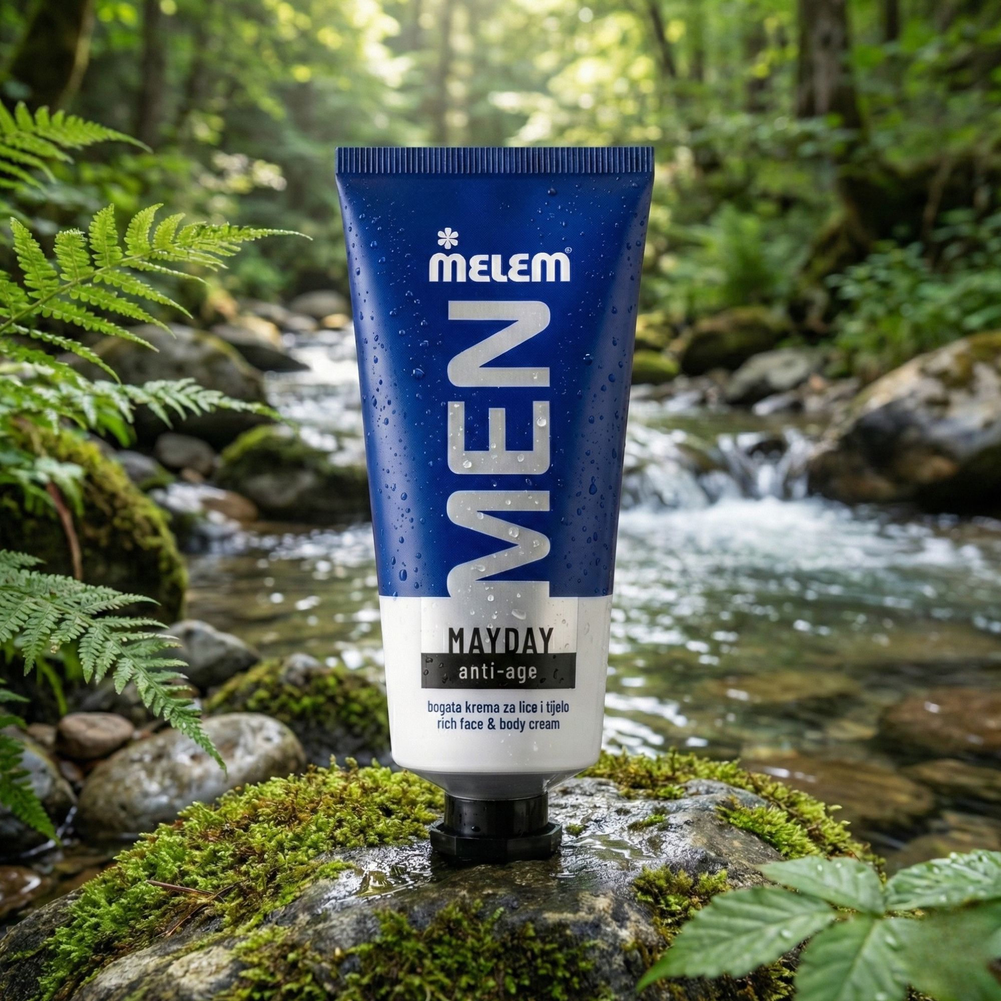 Blaue Tube mit weißer Schrift. Aufschrift: Melem Men, MAYDAY anti-age. Liegt auf einem Stein in der Natur.