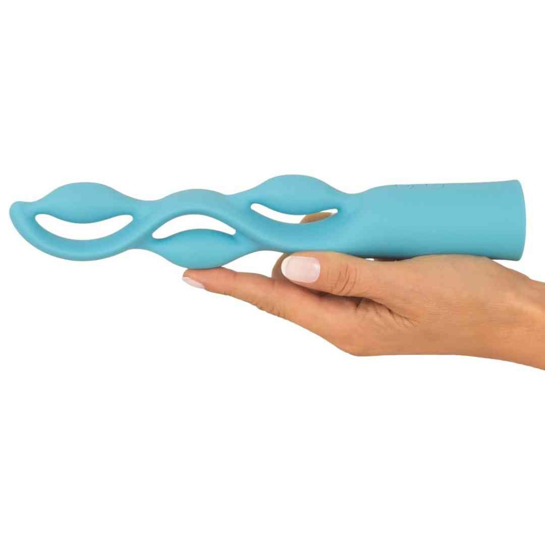 Türkisfarbener Vibrator, in einer Hand gehalten. Gewundene Form mit Aussparungen.