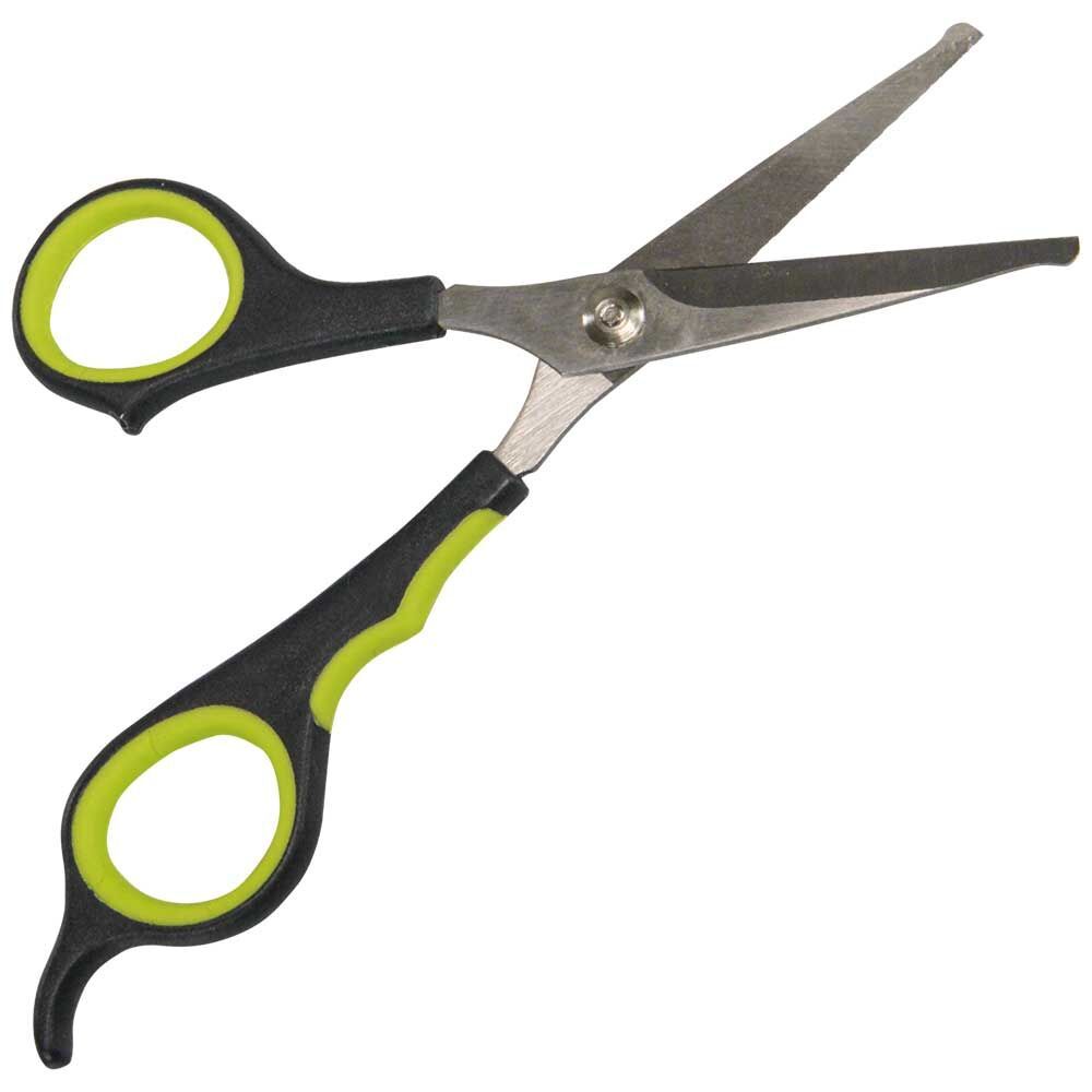 Schere mit schwarzen Griffen und grünen Ringen. Klingen aus Metall. Geöffnet, auf weißem Hintergrund.