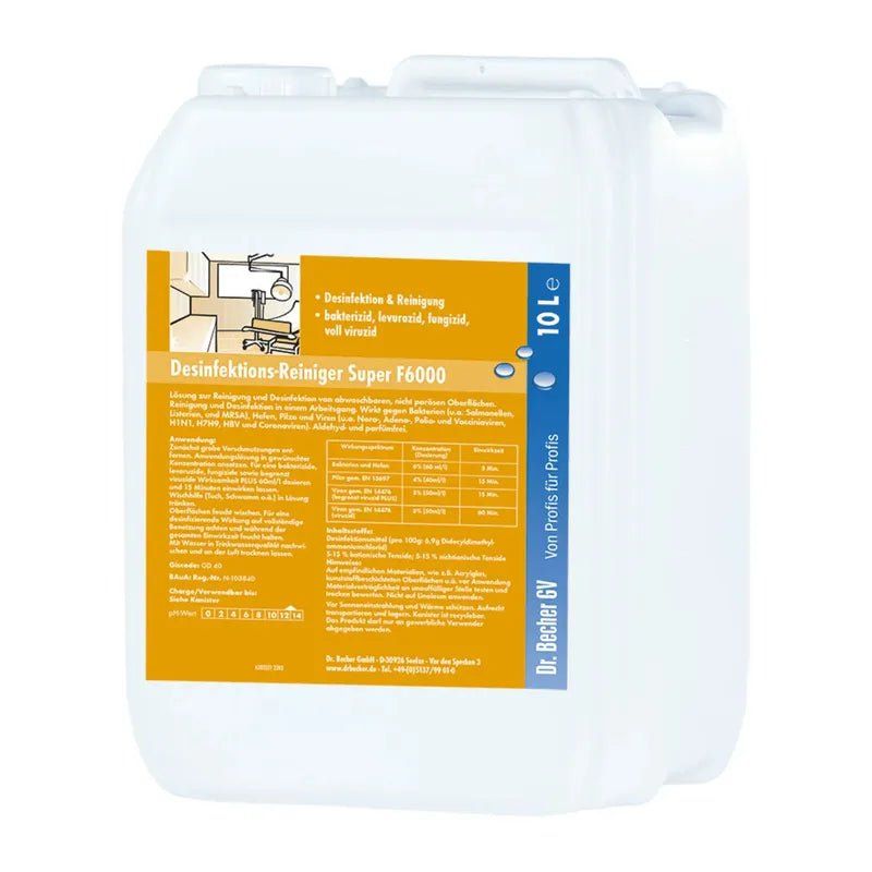 Weißer Kanister mit Etikett. Aufschrift: Desinfektions-Reiniger Super F6000, 10 L. Blaue und gelbe Details. Marke: Dr. Becher.