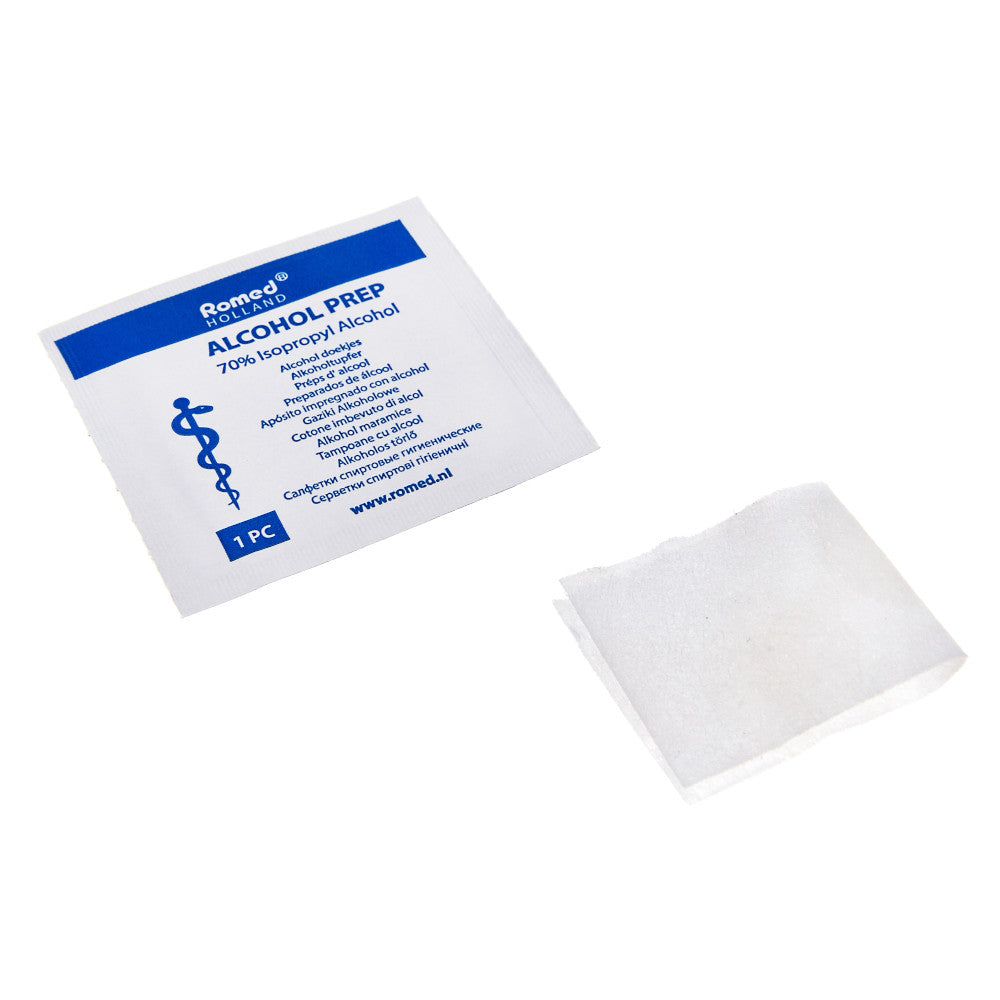 Einzelnes Alkoholtupfer-Pad und offenes Pad. Aufschrift: Alcohol Prep, 70% Isopropylalkohol. Medizinische Symbole.