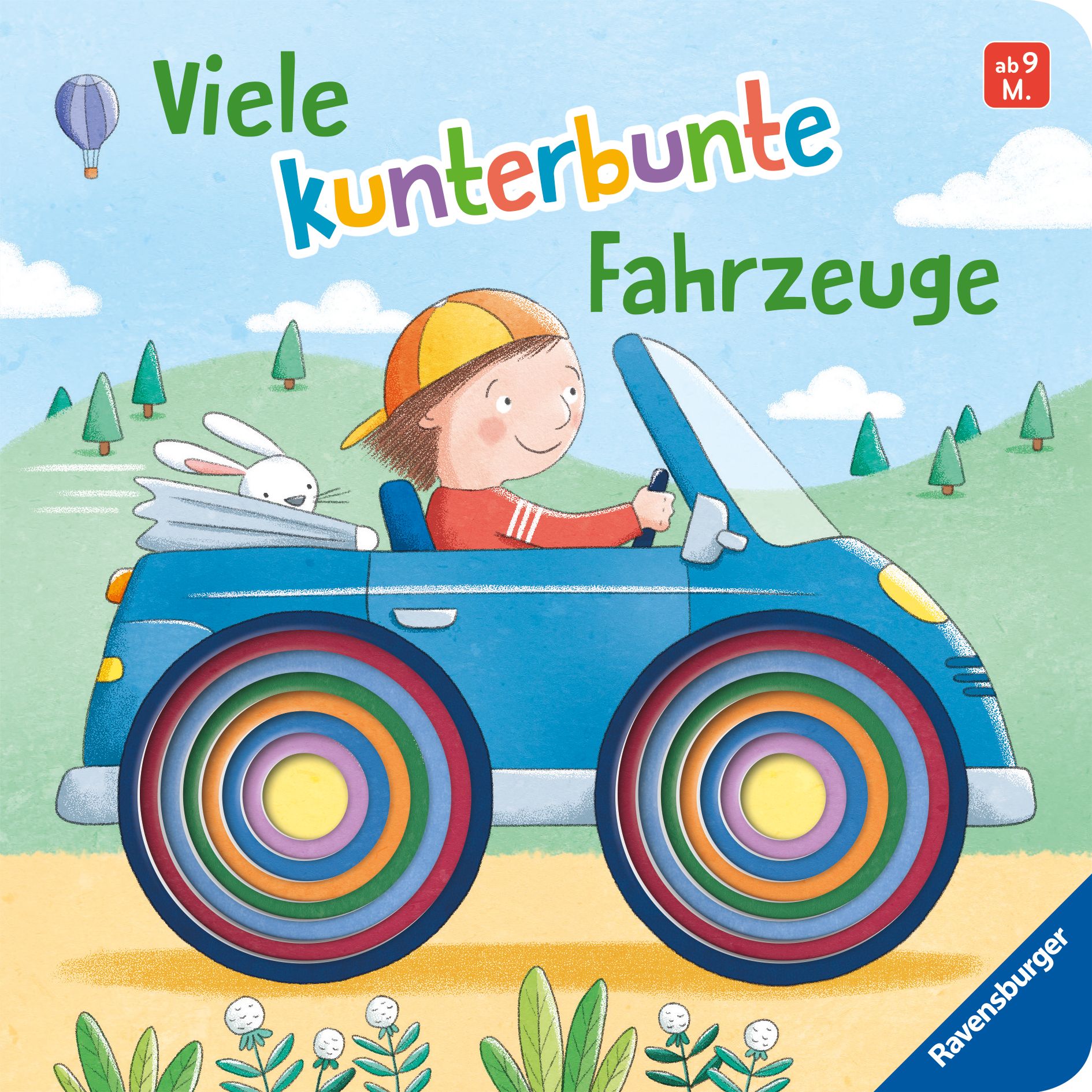 Buchcover mit Titel "Viele kunterbunte Fahrzeuge". Kind im blauen Cabrio, Hase, bunte Räder, blauer Himmel, Bäume.