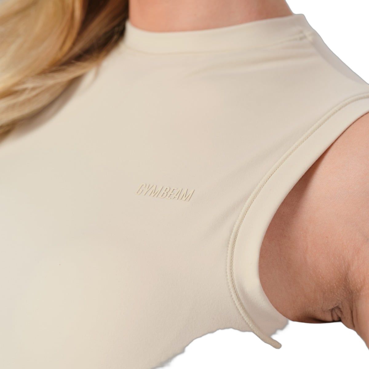 GymBeam Top Damen ärmellos mit Rollkragen, Slim Fit und integriertem BH Almond