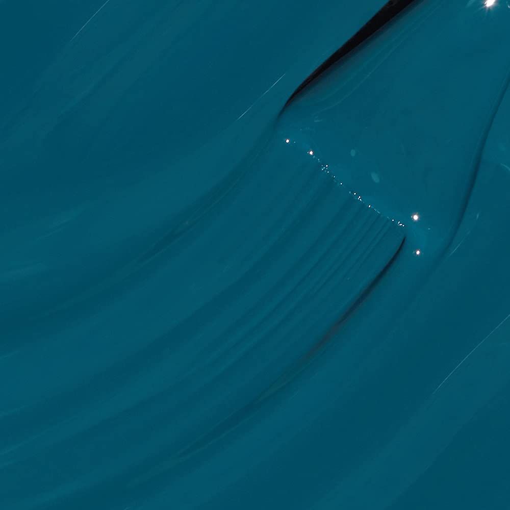 Nahaufnahme von blaugrüner Nagellackfarbe. Sichtbare Pinselstriche.