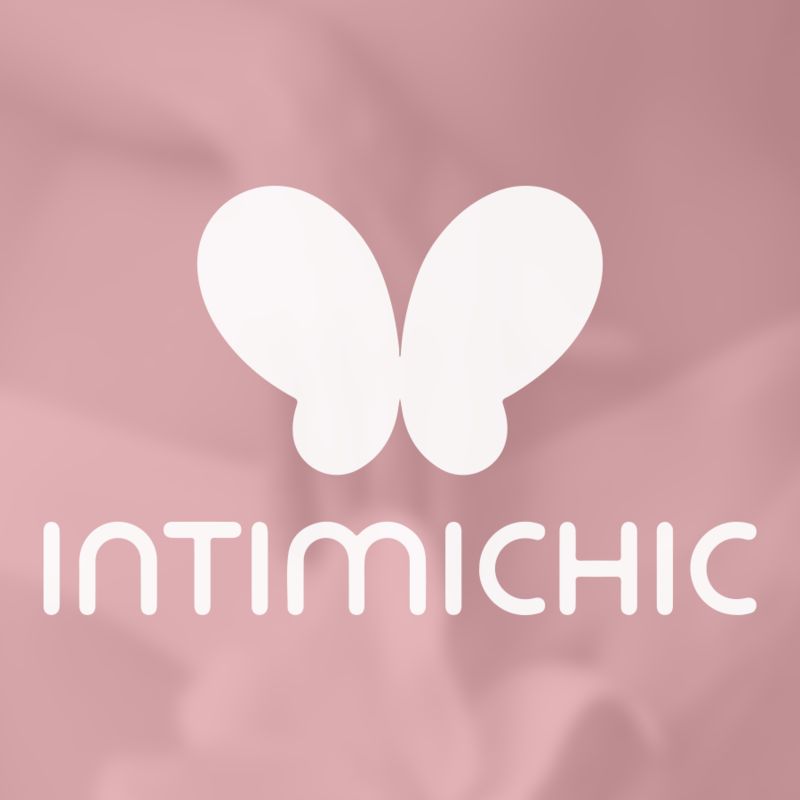 Logo INTIMICHIC: Schmetterling-Symbol in Weiß auf rosa Hintergrund.