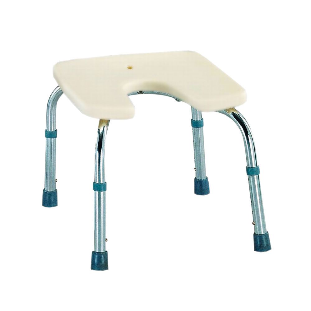 Duschhocker mit Hygieneausschnitt. Beige Sitzfläche mit U-förmiger Aussparung. Verchromte, höhenverstellbare Beine mit blauen Gummifüßen.