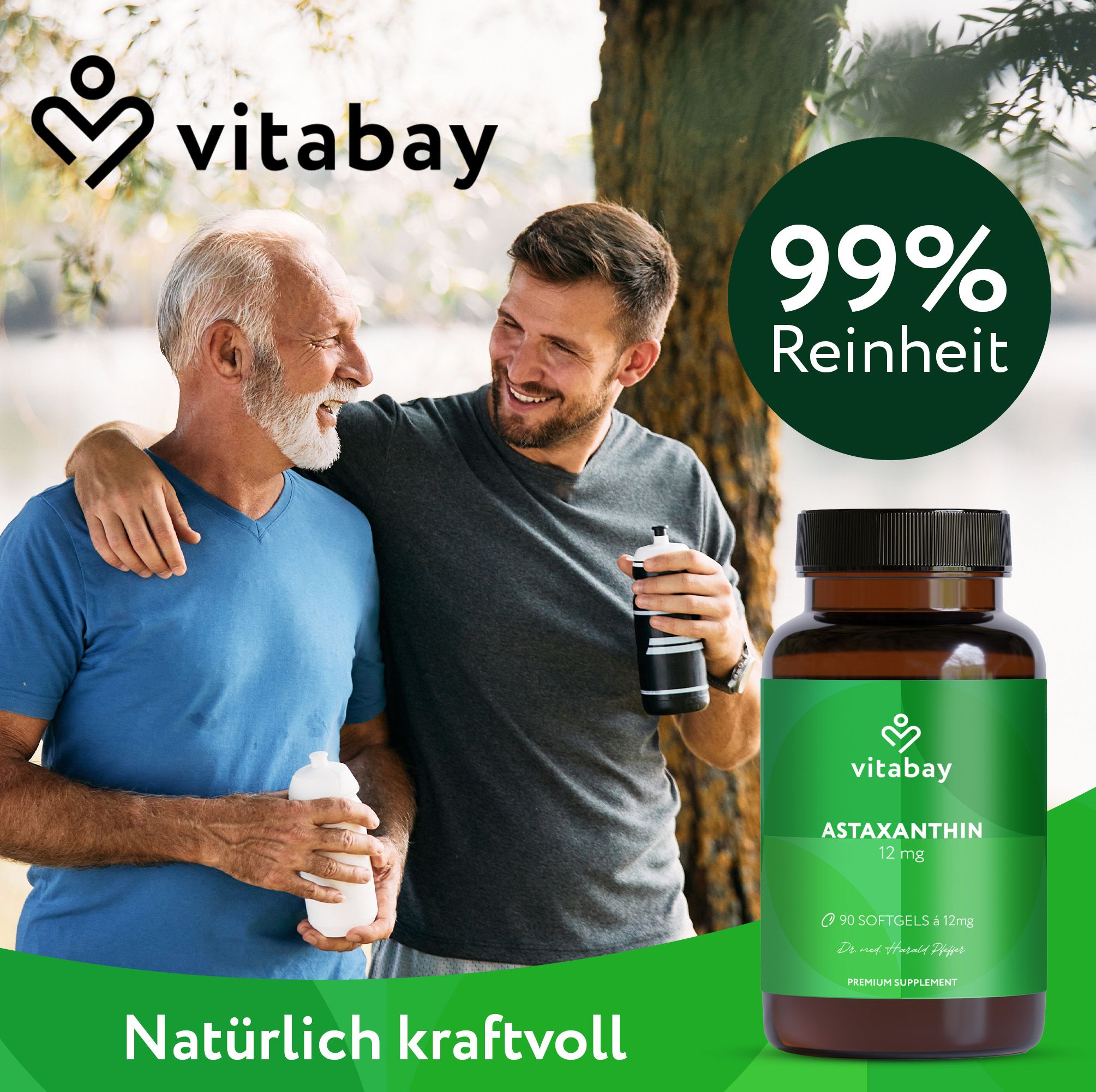 Zwei Männer umarmen sich. Flasche mit Aufschrift: Astaxanthin 12 mg, 90 Softgels. Marke: Vitabay.
