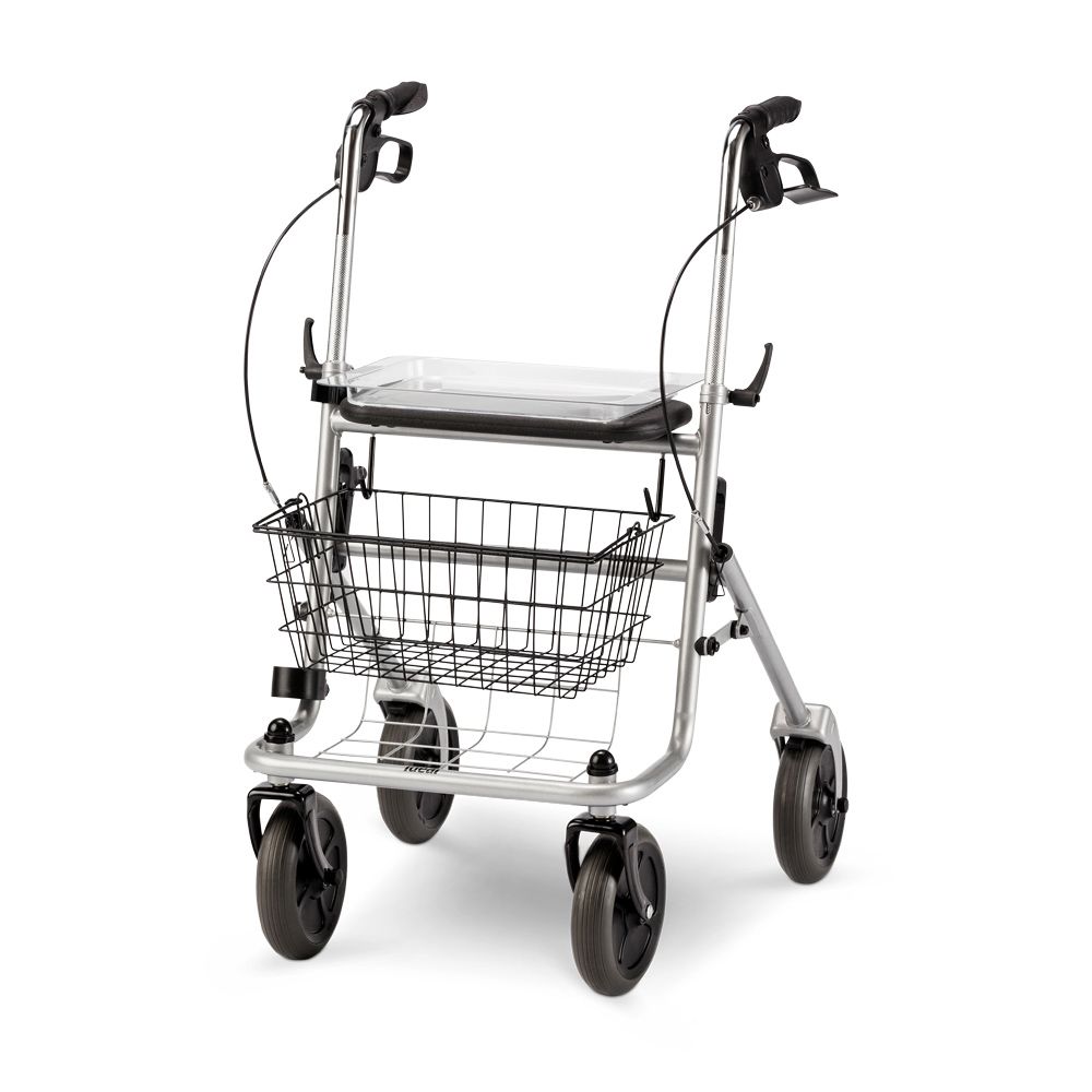 Ein silberner Rollator mit vier Rädern, einem Drahtkorb, einer Ablage und schwarzen Griffen.
