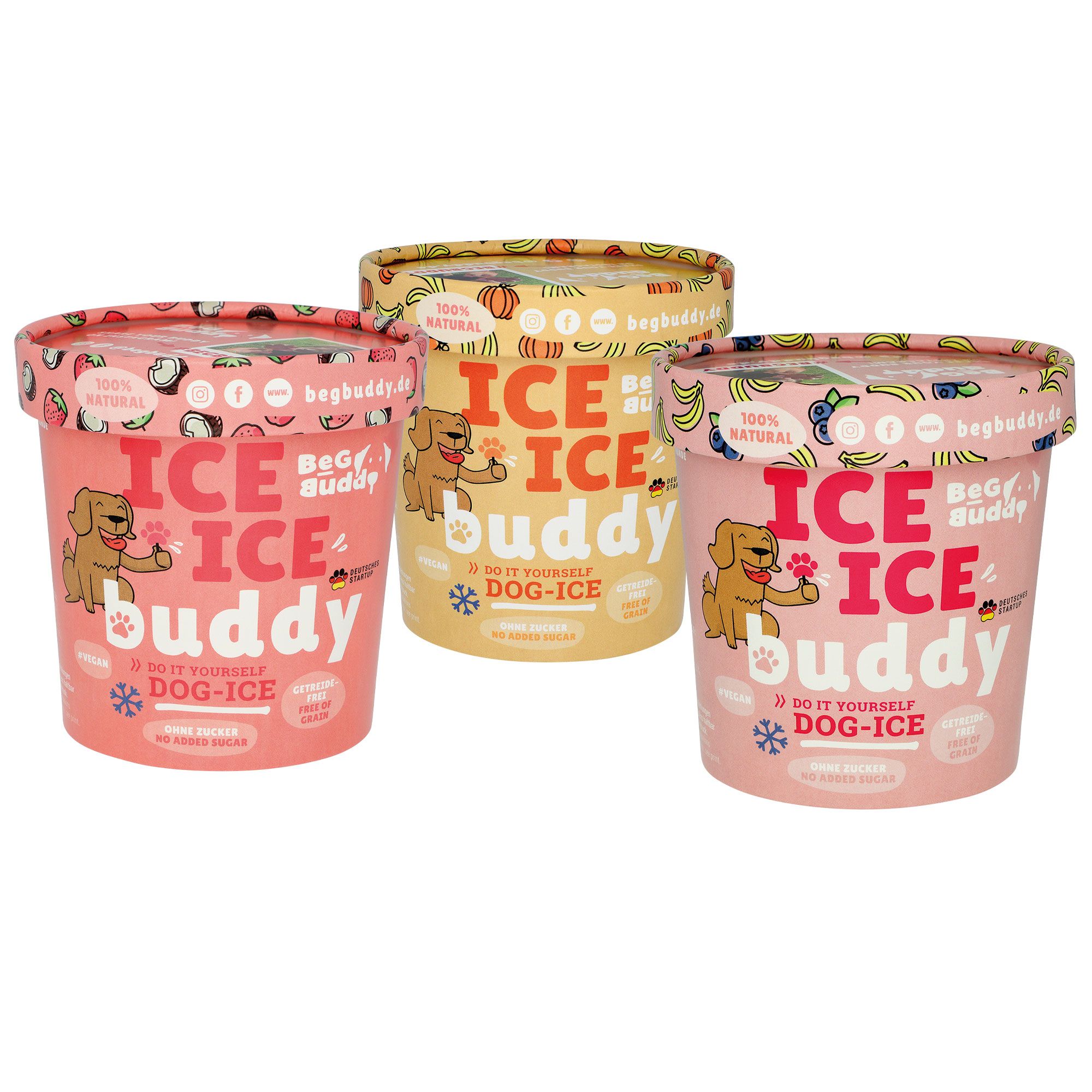 Drei Becher Hundeeis. Aufdruck: ICE ICE Buddy, Hund, Schriftzug. Deckel mit Obstmuster. Aufschrift: 100% Natural.