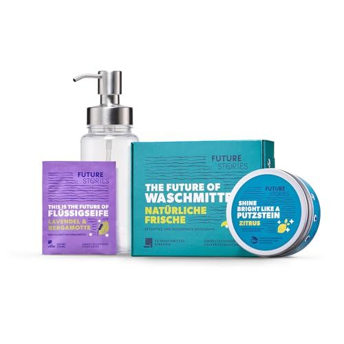 Set mit Flüssigseife, Waschmittel, Putzstein und Pumpspender. Alle Produkte sind in Verpackungen mit dem Logo "Future Stories" versehen.