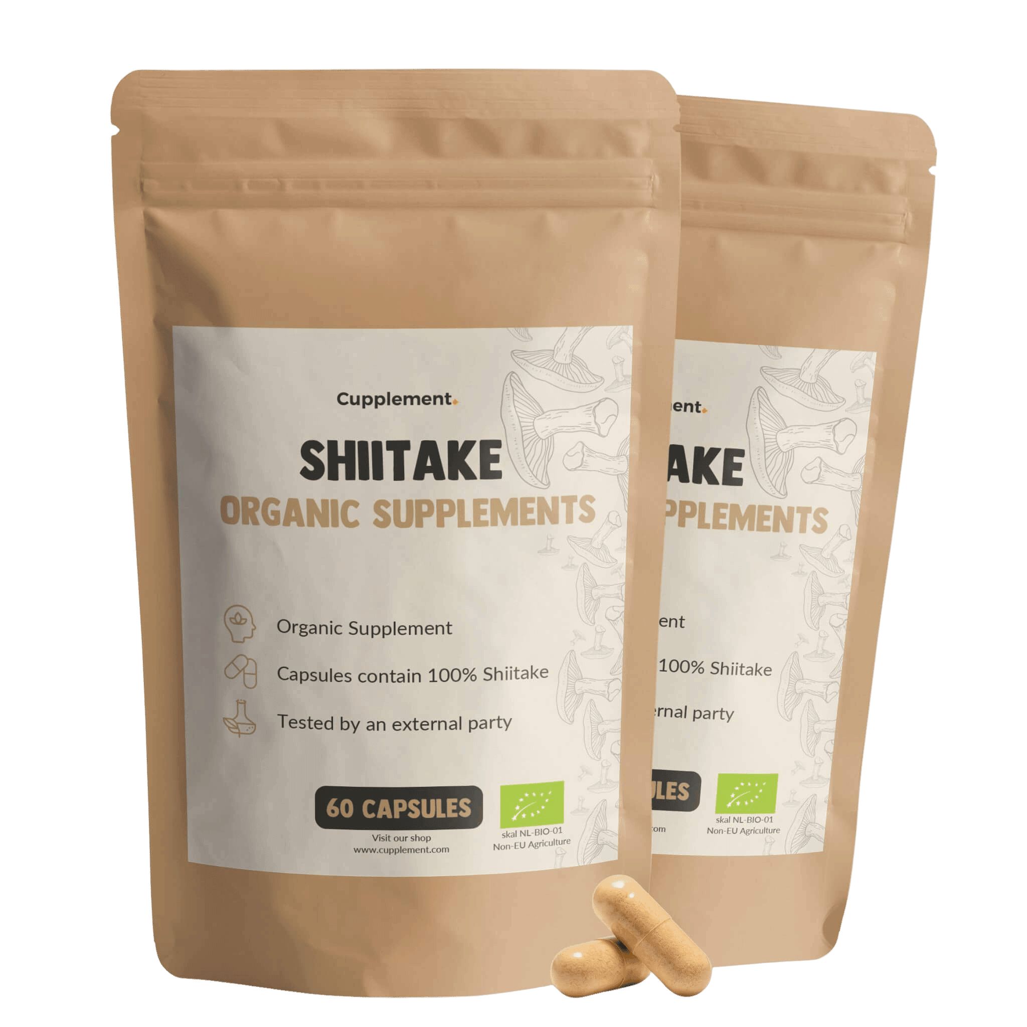 Zwei Beutel mit Shiitake-Kapseln. Aufschrift: Shiitake Organic Supplements. 60 Kapseln. Zwei Kapseln liegen daneben.