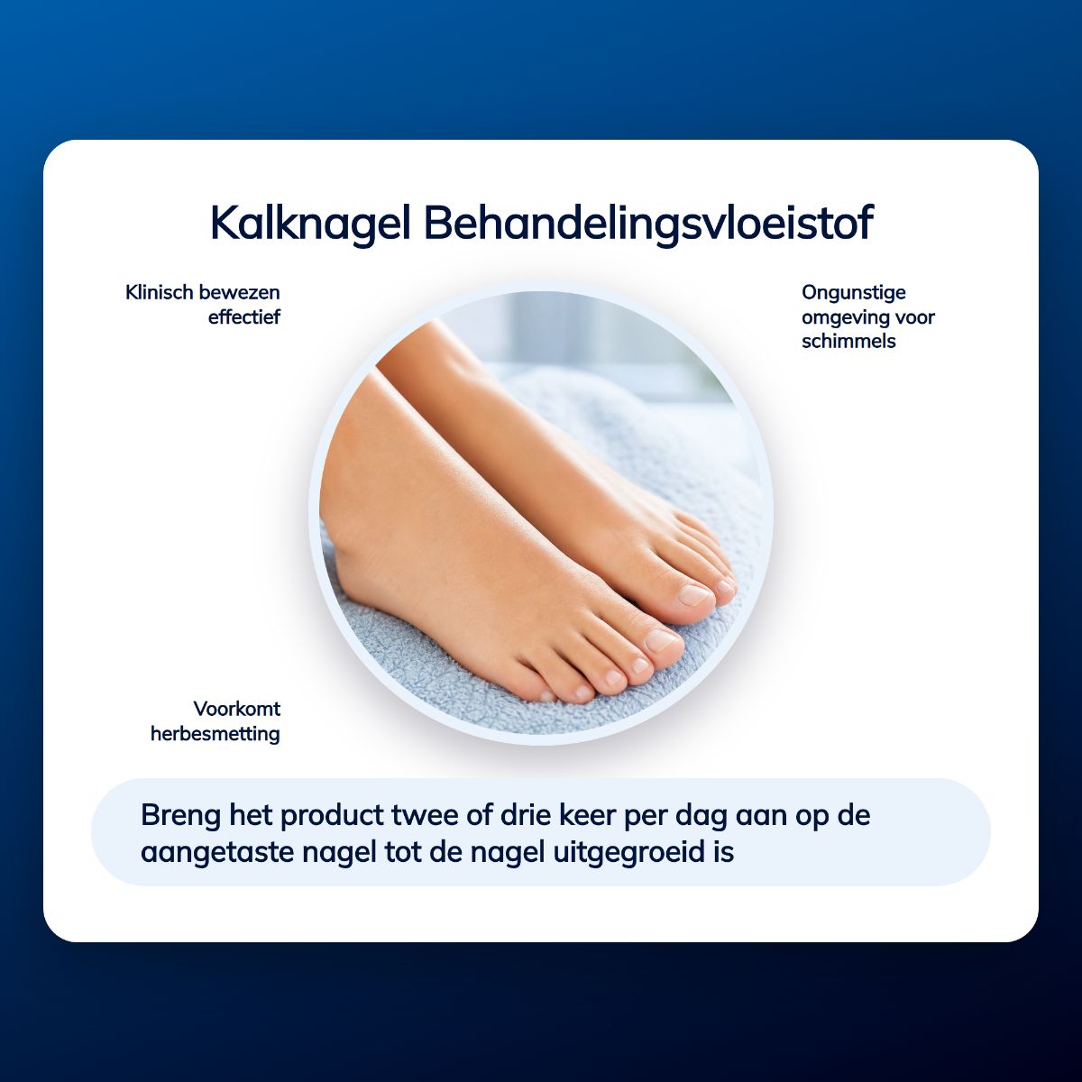 Gesunde Füße mit gepflegten Zehennägeln auf einem Handtuch.