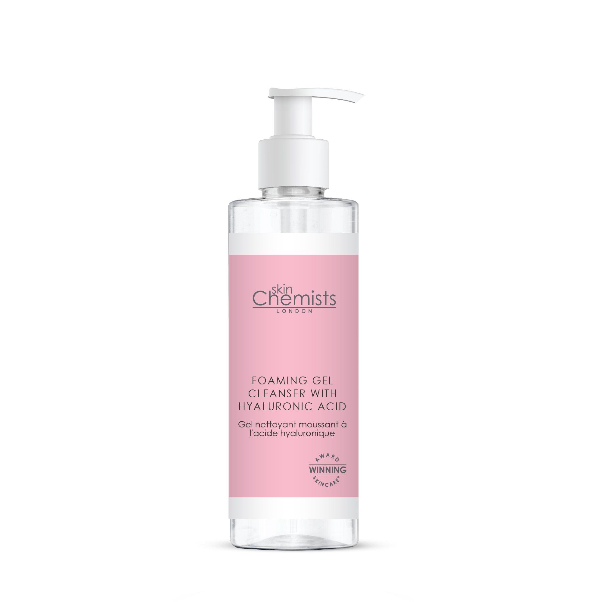 skinChemists Foaming Gel Cleanser mit Hyaluronsäure. Transparente Flasche mit rosa Etikett und weißem Pumpkopf. Text: skinChemists, Foaming Gel.