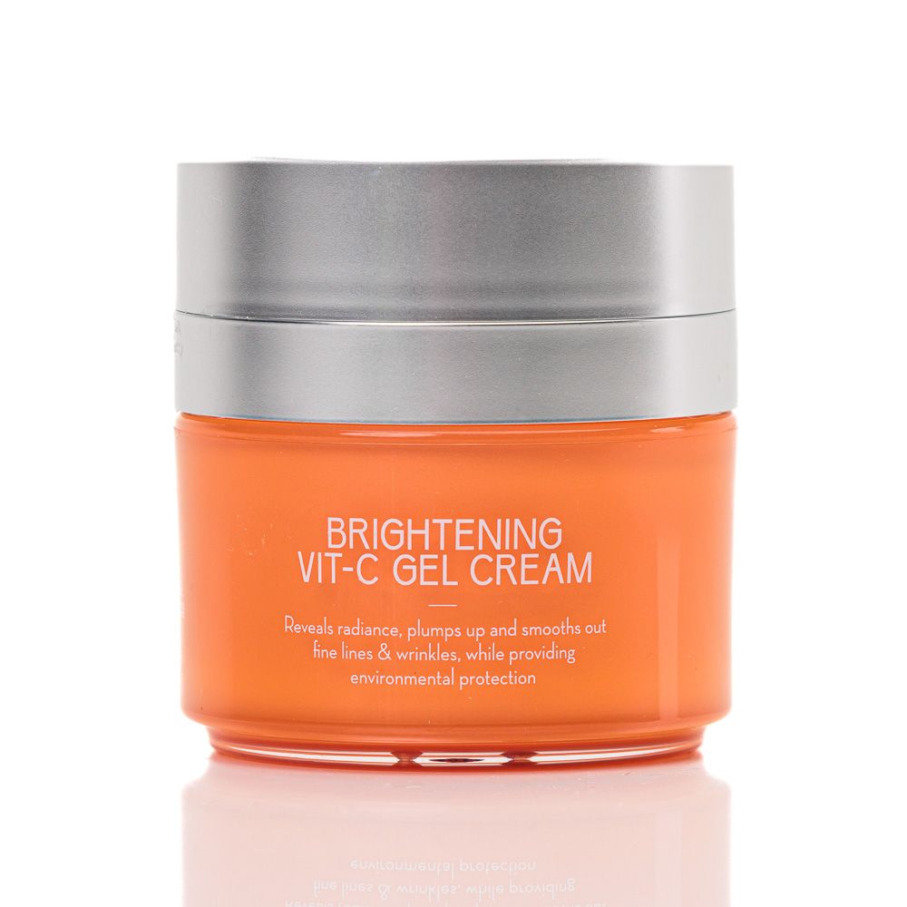 Orangefarbene Creme in einem Glas mit silbernem Deckel. Aufschrift: Brightening Vit-C Gel Cream. Text: Reveals radiance, plumps up and smooths out fine lines & wrinkles.