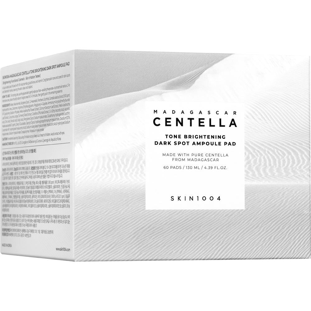 Verpackung der SKIN1004 Madagascar Centella Tone Brightening Dark Spot Ampoule Pads mit Text und Wüstenlandschaft.
