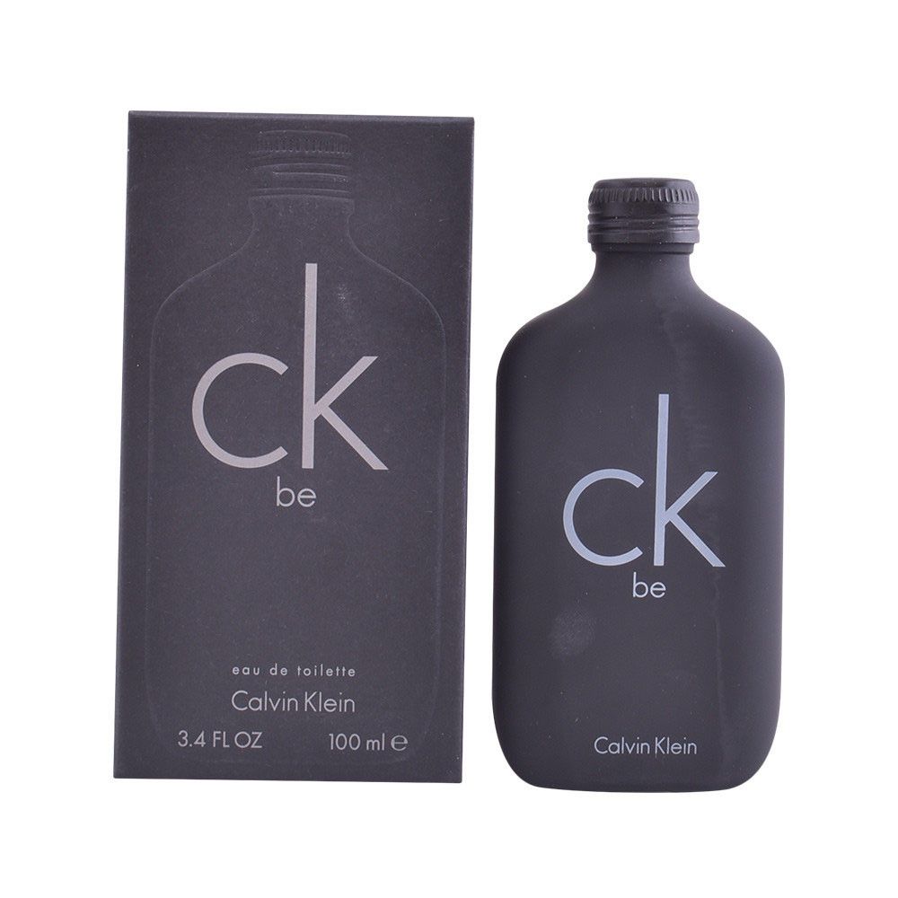 Schwarze Flasche und Verpackung mit weißem "ck be"-Logo. Auf der Verpackung steht "eau de toilette" und "Calvin Klein".