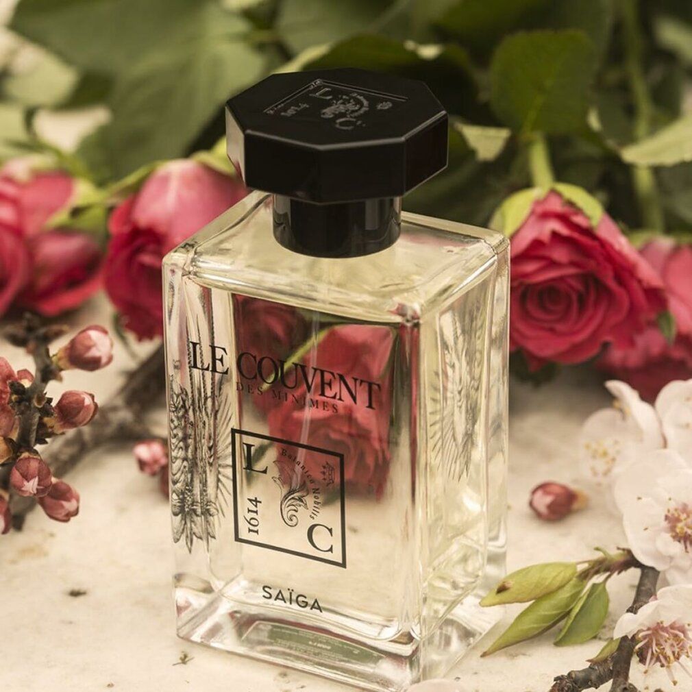 Le Couvent Eau de Parfum Saiga Flakon umgeben von Rosen und Blüten.