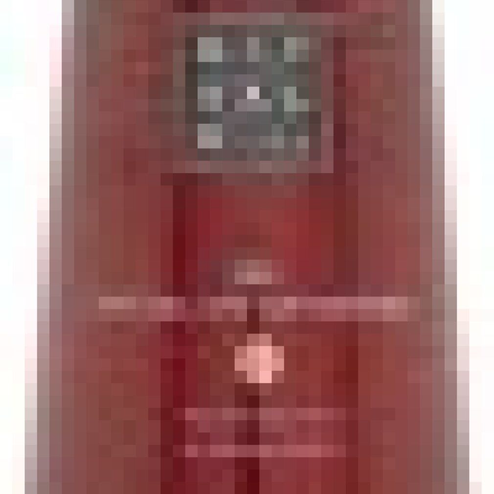 Nahaufnahme des Etiketts auf einer roten Glasflasche: Rituals The Ritual Of Ayurveda Trockenöl.
