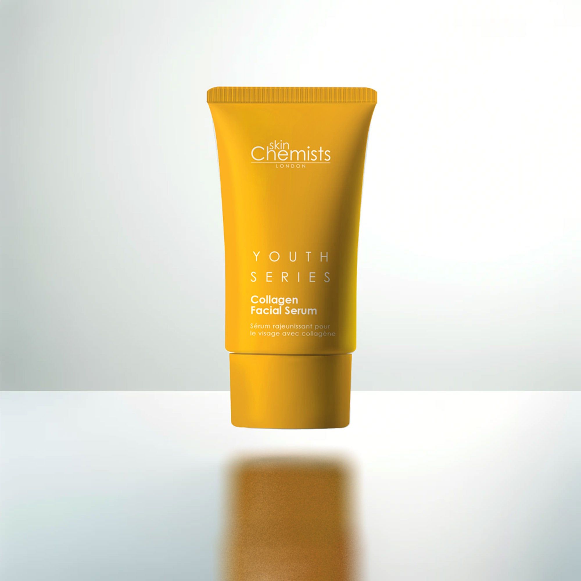 Gelbe Tube. Produktname: Collagen Facial Serum. Marke: skinChemists London. Reflektierender Hintergrund.