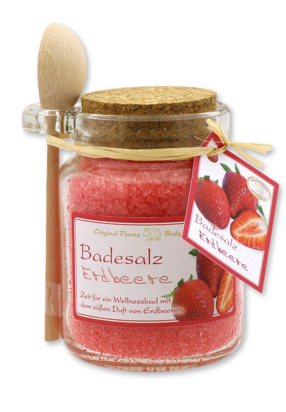 Glas mit Erdbeer-Badesalz, Holzlöffel. Etikett mit Produktname und Erdbeer-Abbildung. Korkenverschluss.