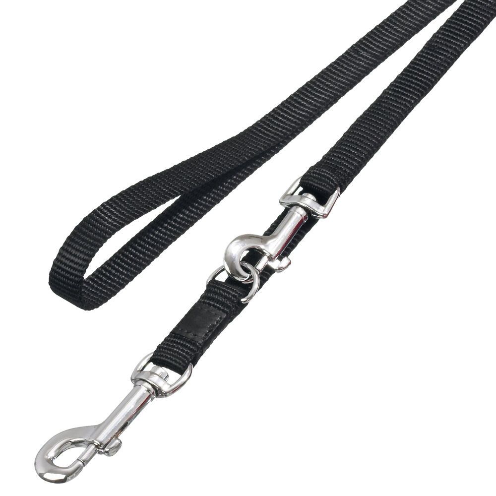 Schwarze Hundeleine aus Nylon mit Karabinerhaken. Verstellbar, mit Handschlaufe. Detailaufnahme.