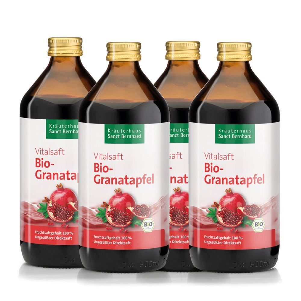 Vier Glasflaschen mit dunklem Bio-Granatapfel-Vitalsaft von Kräuterhaus Sanct Bernhard. Jede Flasche hat ein Etikett mit Granatapfel-Illustration.