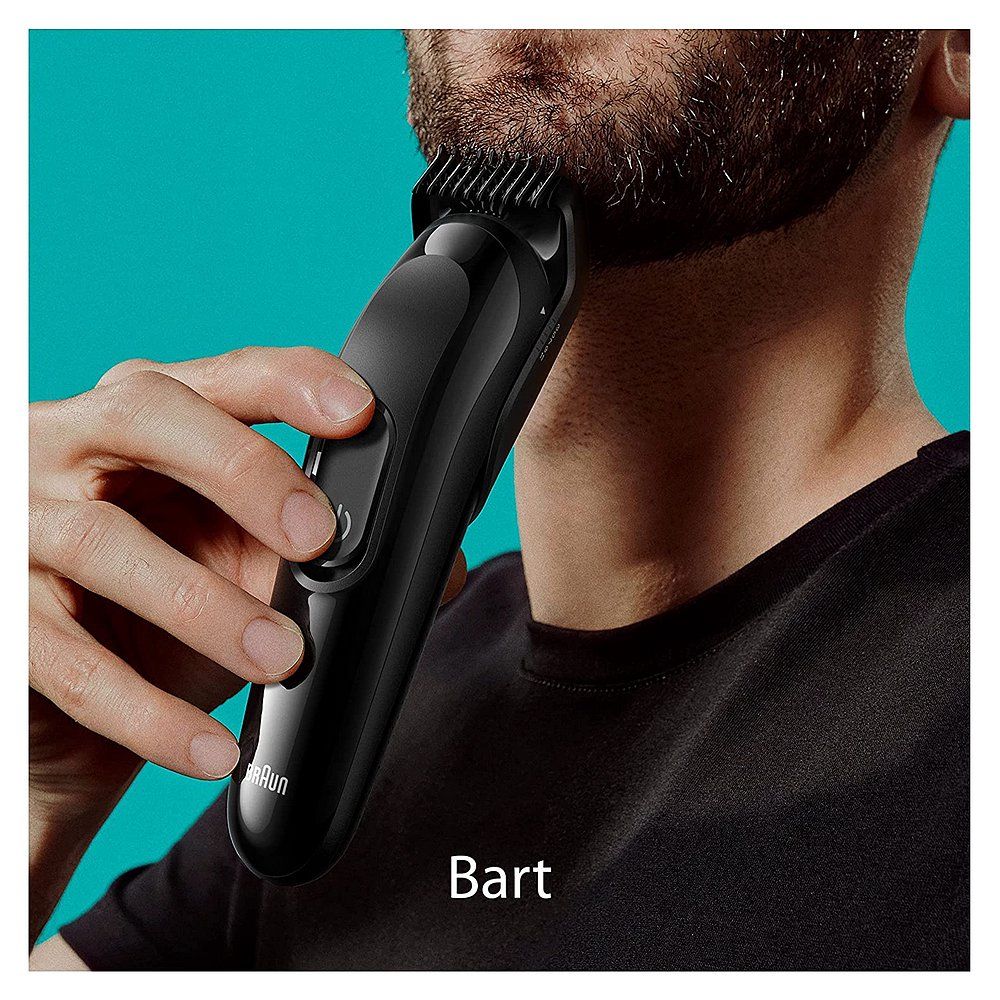 Mann trimmt seinen Bart mit dem schwarzen Braun MGK 3420 Haarschneider.
