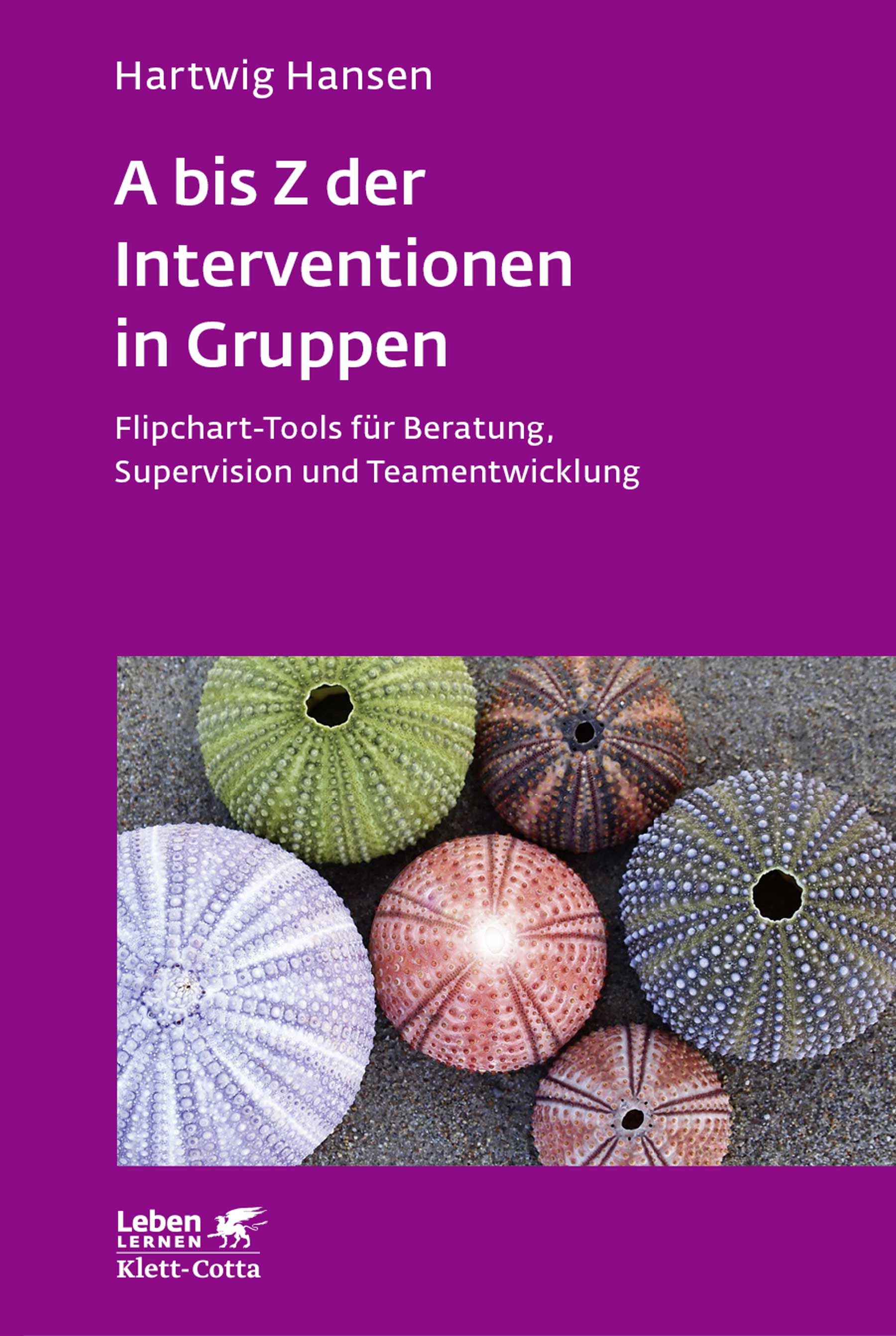 Buchcover mit Titel "A bis Z der Interventionen in Gruppen". Autor: Hartwig Hansen. Verlag Klett-Cotta. Seestern-Muster.