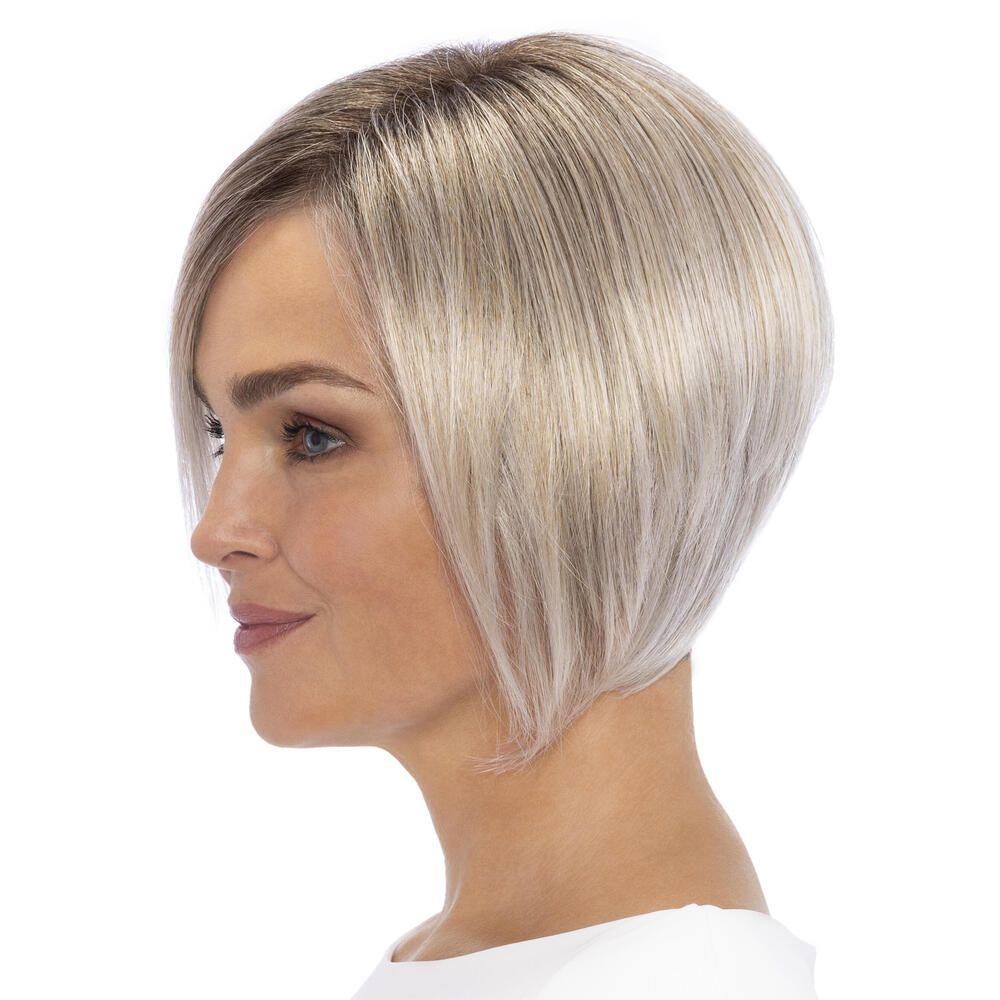 Perücke Mercedes von trendhair: Seitenansicht eines kurzen, blonden Bobs mit dunklen Ansätzen.