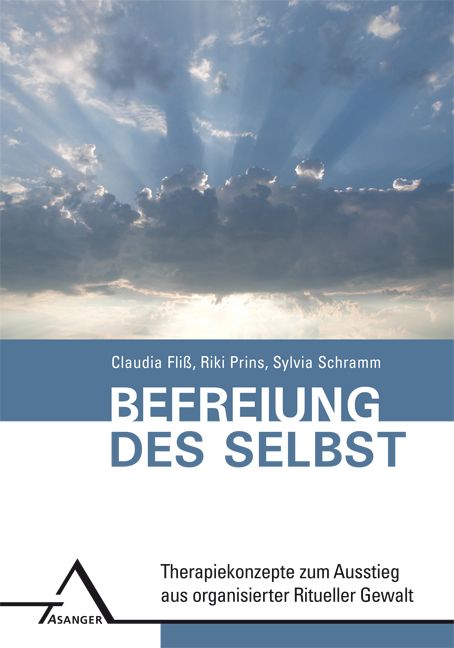 Buchcover mit Titel "Befreiung des Selbst". Autoren: Claudia Fliß, Riki Prins, Sylvia Schramm. Verlag: Asanger. Hintergrund: Himmel mit Wolken.