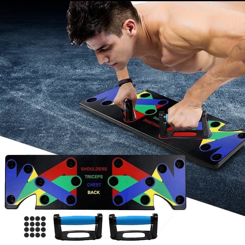 Mann trainiert mit Push-up-Board. Board mit farbigen Markierungen und Griffen. Schwarzes Board.