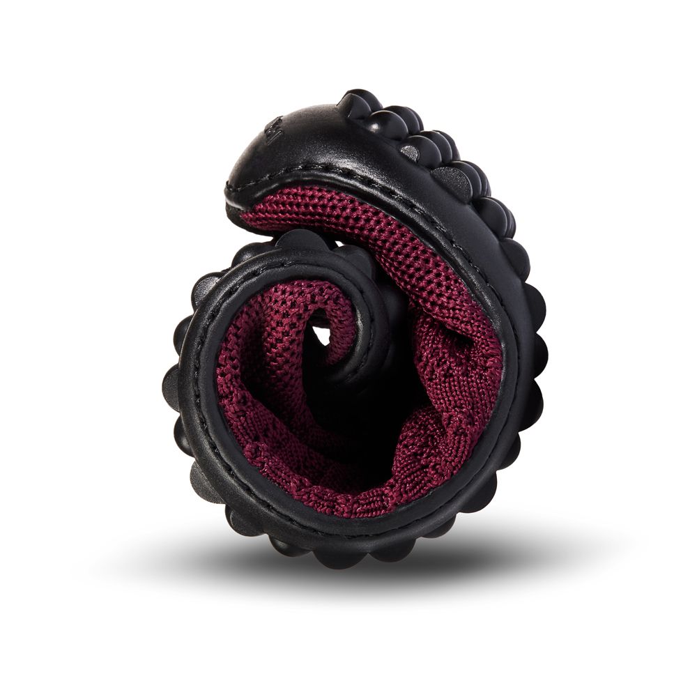 Barfußschuh, gefaltet. Burgunderfarbenes Obermaterial, schwarze Sohle. Flexibles Design.