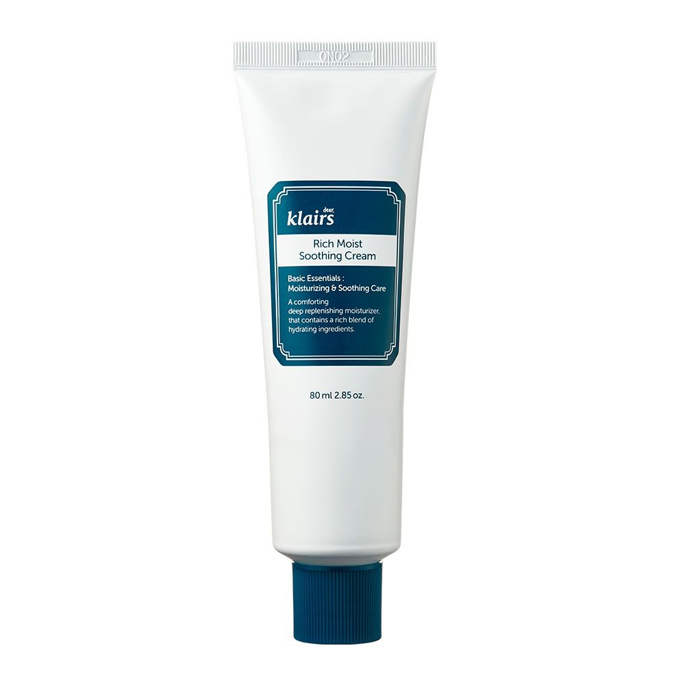 Weiße Tube mit blauem Deckel. Beschriftung: Klairs Rich Moist Soothing Cream. 80 ml.