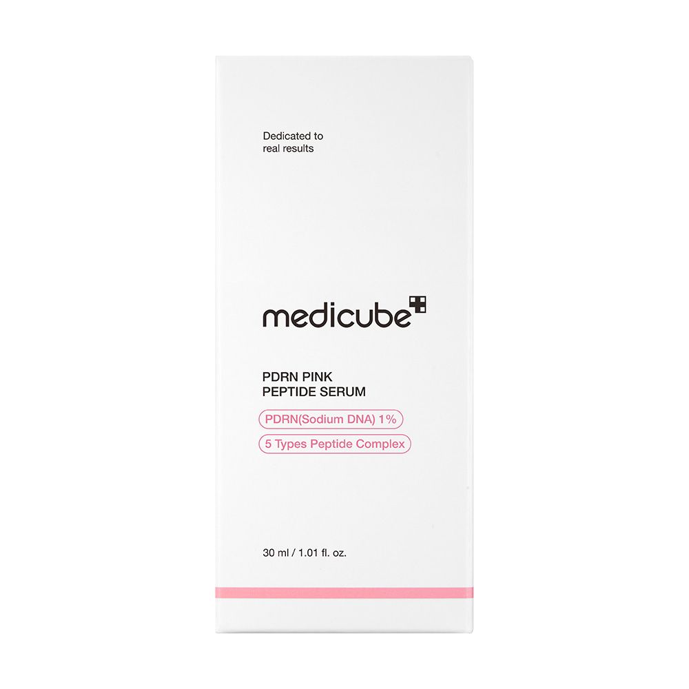 Verpackung des Medicube PDRN Pink Peptide Serums, weiß mit rosa Akzenten.