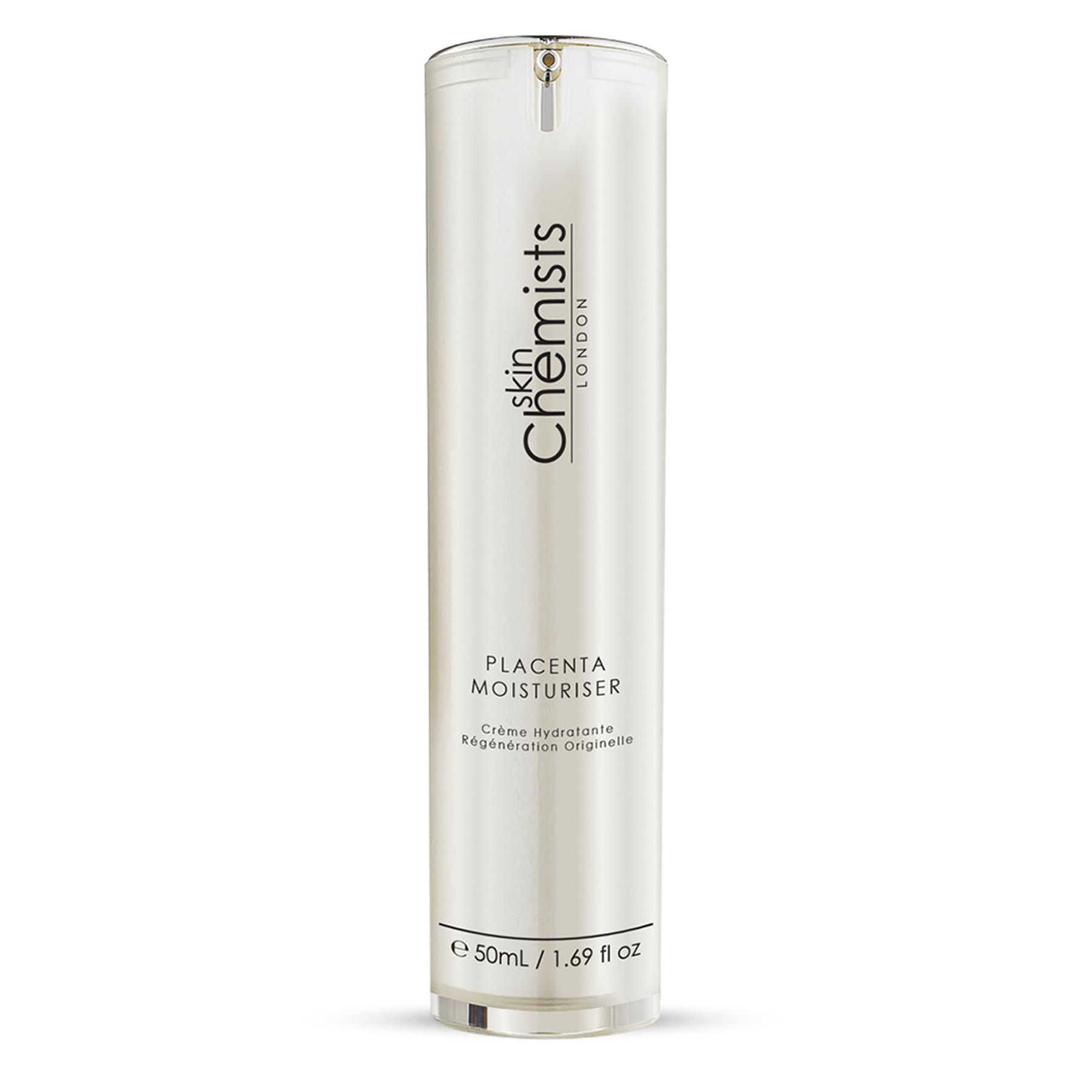 Silberner Pumpspender der Skin Chemists Plazenta Feuchtigkeitscreme auf weißem Hintergrund.
