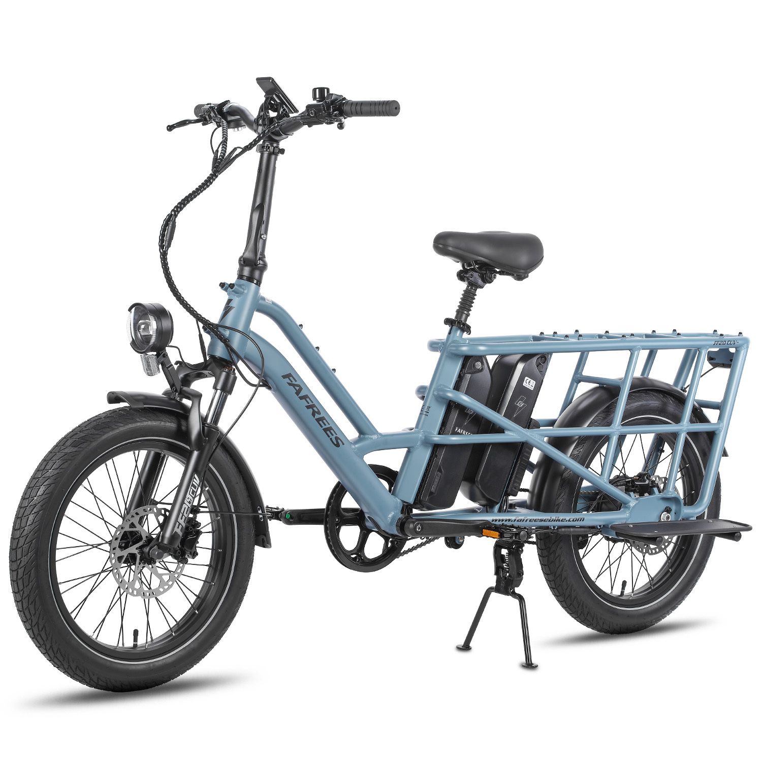 Blaues Elektrofahrrad mit Gepäckträger und Akkus. Marke FAFREES. Schwarze Reifen und Ständer.