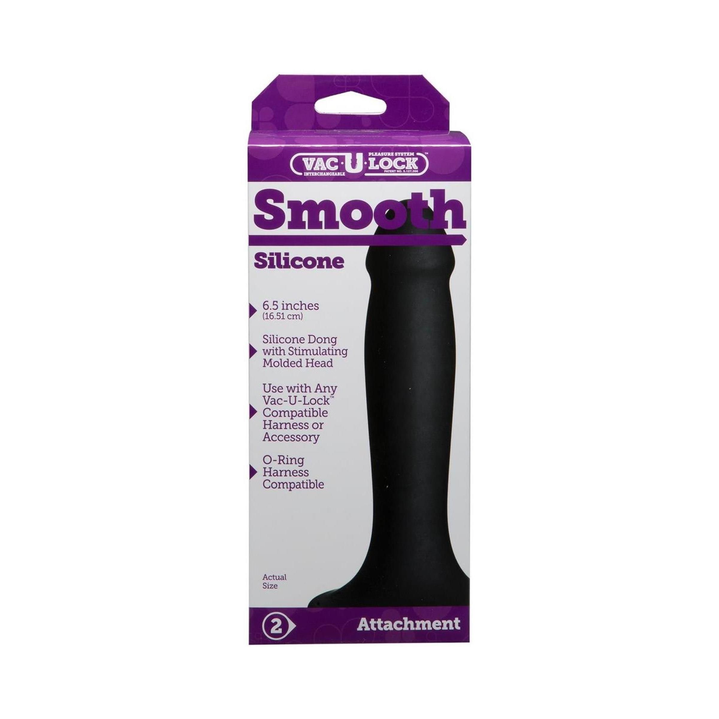 Schwarzer Silikon-Dildo in Verpackung. Aufschrift "Smooth Silicone". 6,5 Zoll. Kompatibel mit Vac-U-Lock-System. Mit Zubehör.