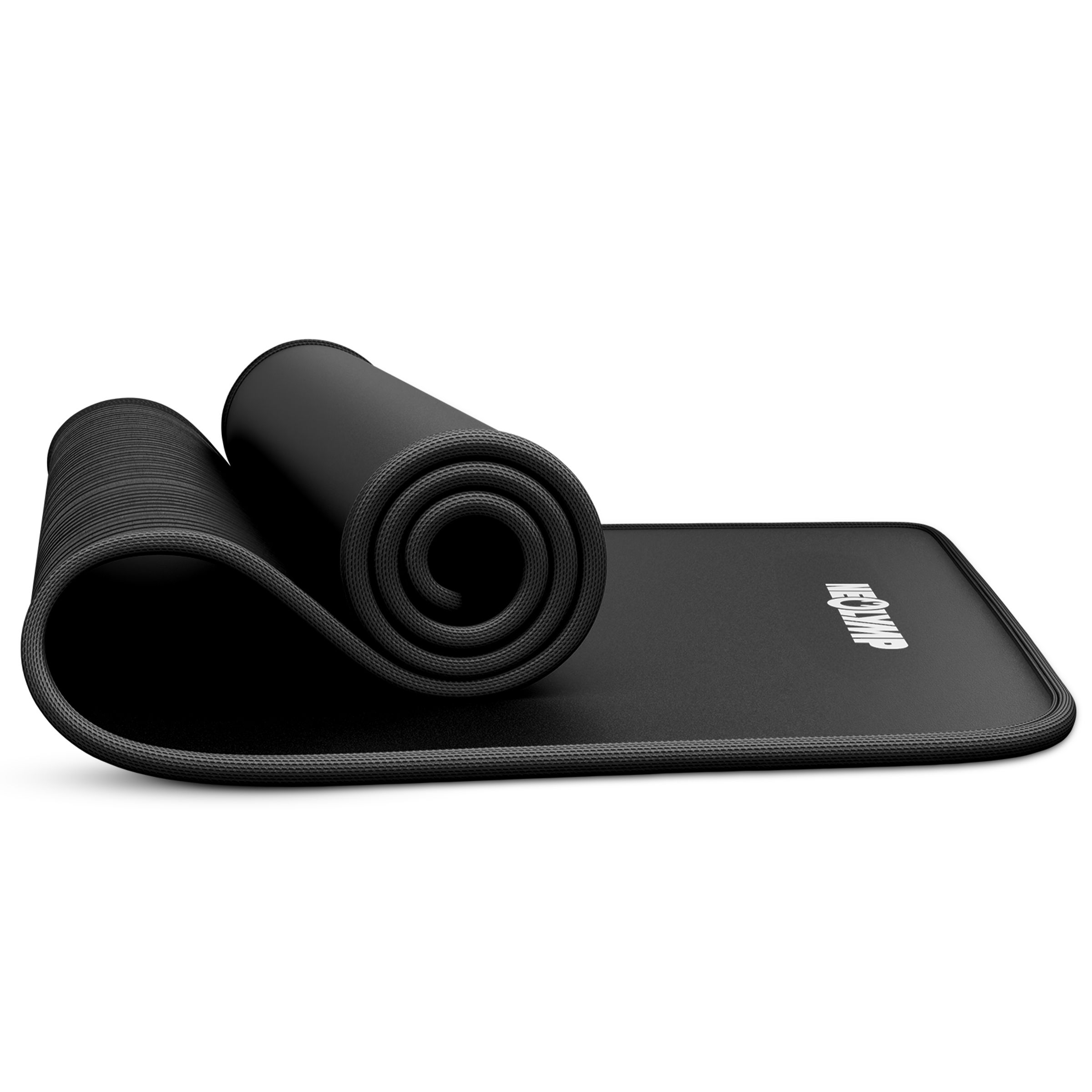 Schwarze, teilweise gerollte Fitnessmatte. Das Logo ist sichtbar. Die Matte ist auf einer weißen Oberfläche platziert.