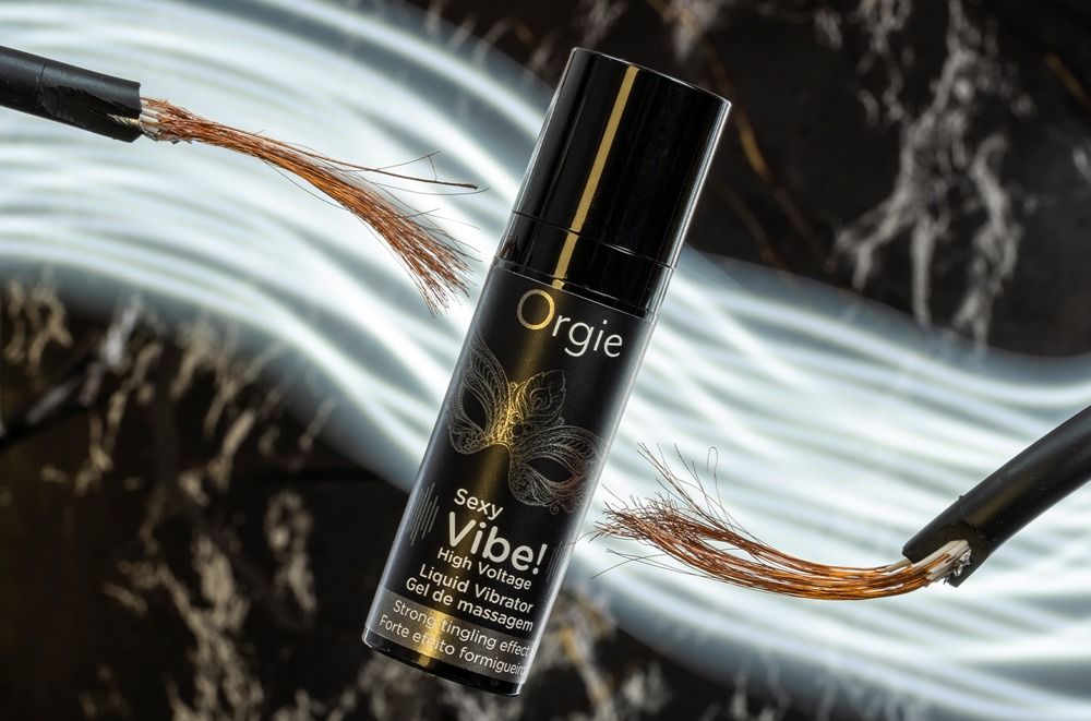 Orgie Sexy Vibe! High Voltage Liquid Vibrator in schwarzer Flasche mit goldenem Akzent.