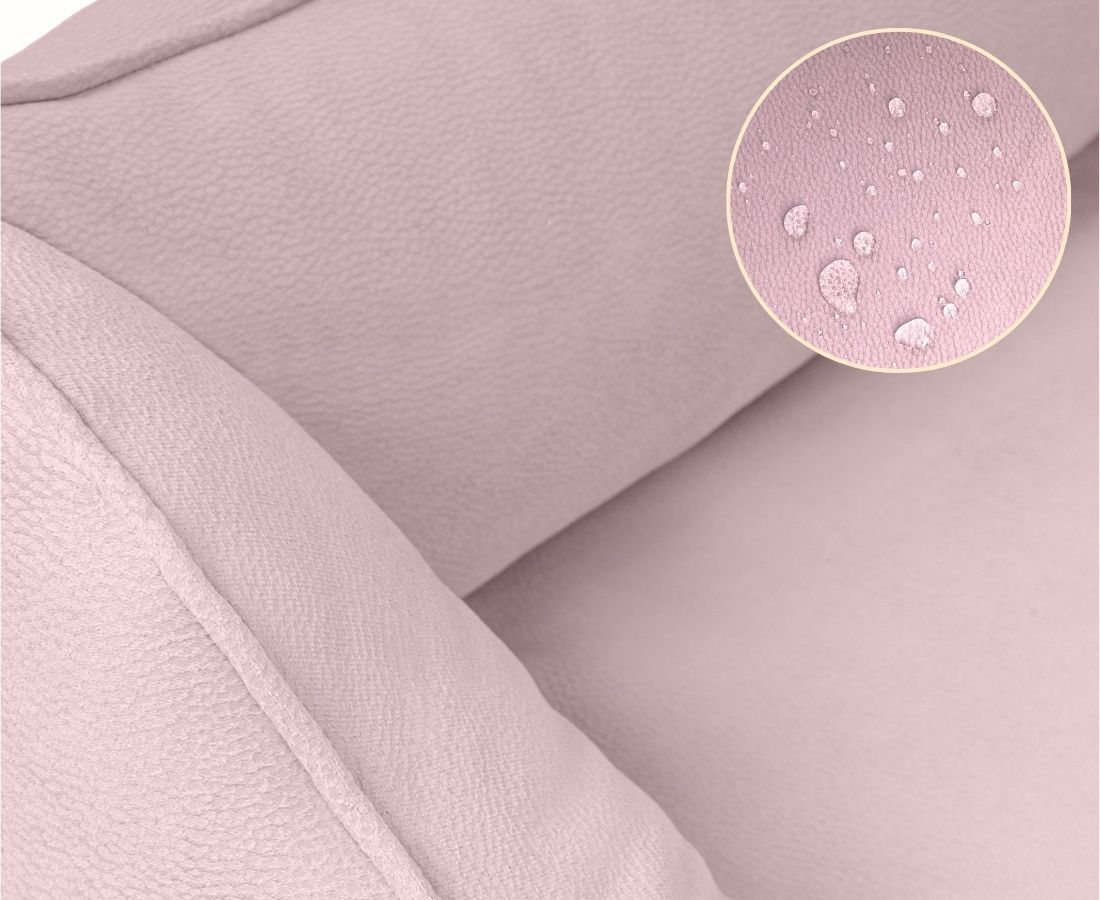 Detailansicht des rosa orthopädischen Hundebetts. Nahaufnahme zeigt wasserabweisende Oberfläche. Abgerundete Form.