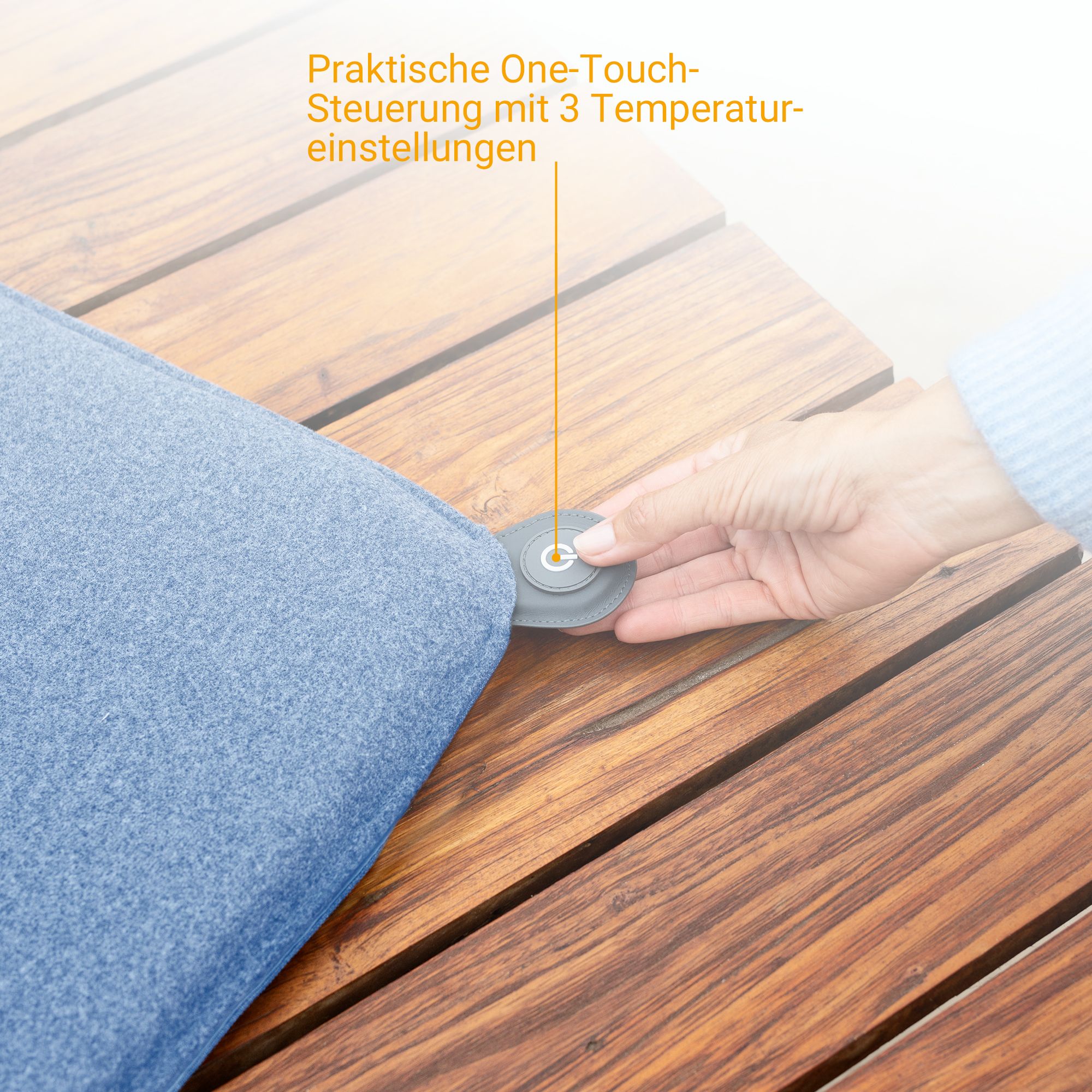 Nahaufnahme des Bedienelements eines blauen Heizkissens mit One-Touch-Steuerung.