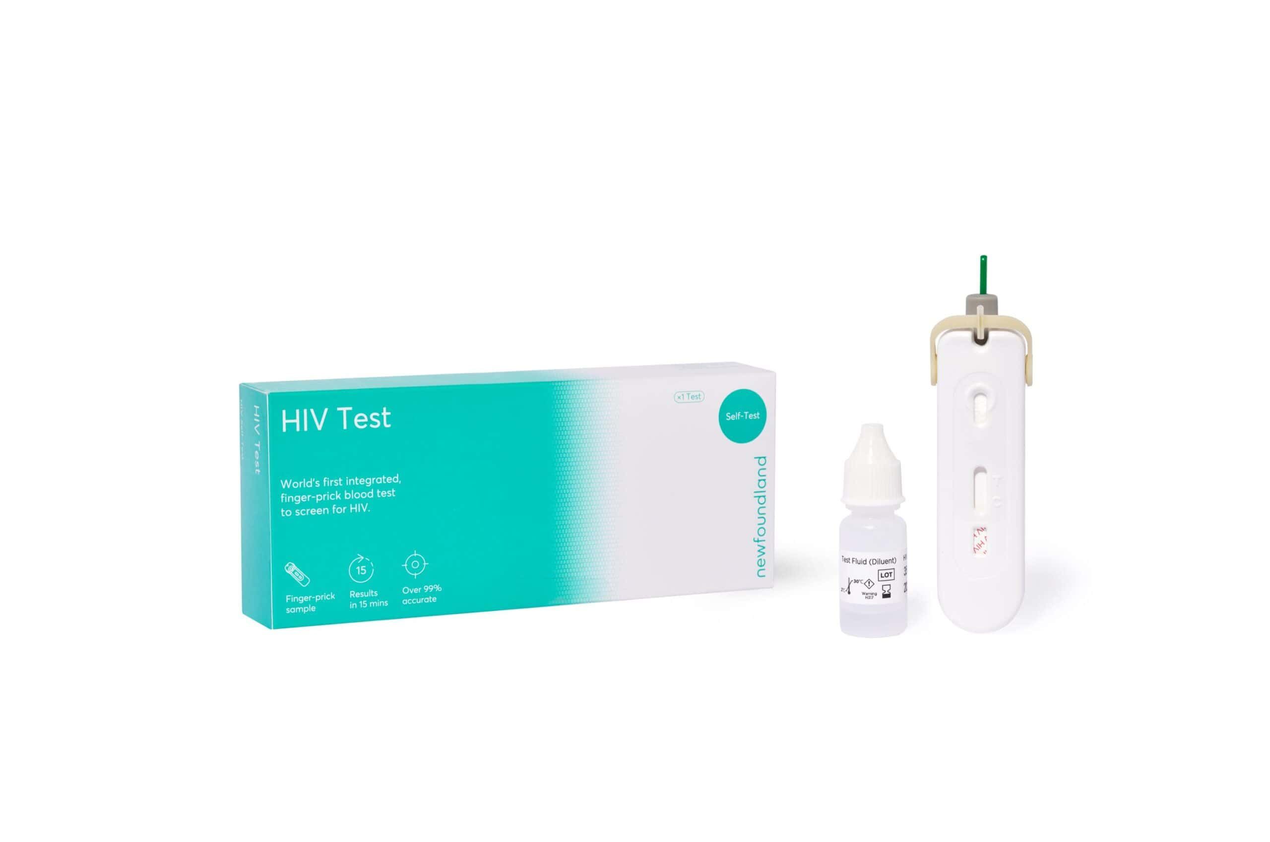 Schachtel mit der Aufschrift "HIV Test", Testgerät und Fläschchen. Das Testgerät hat drei Öffnungen und einen grünen Stift.